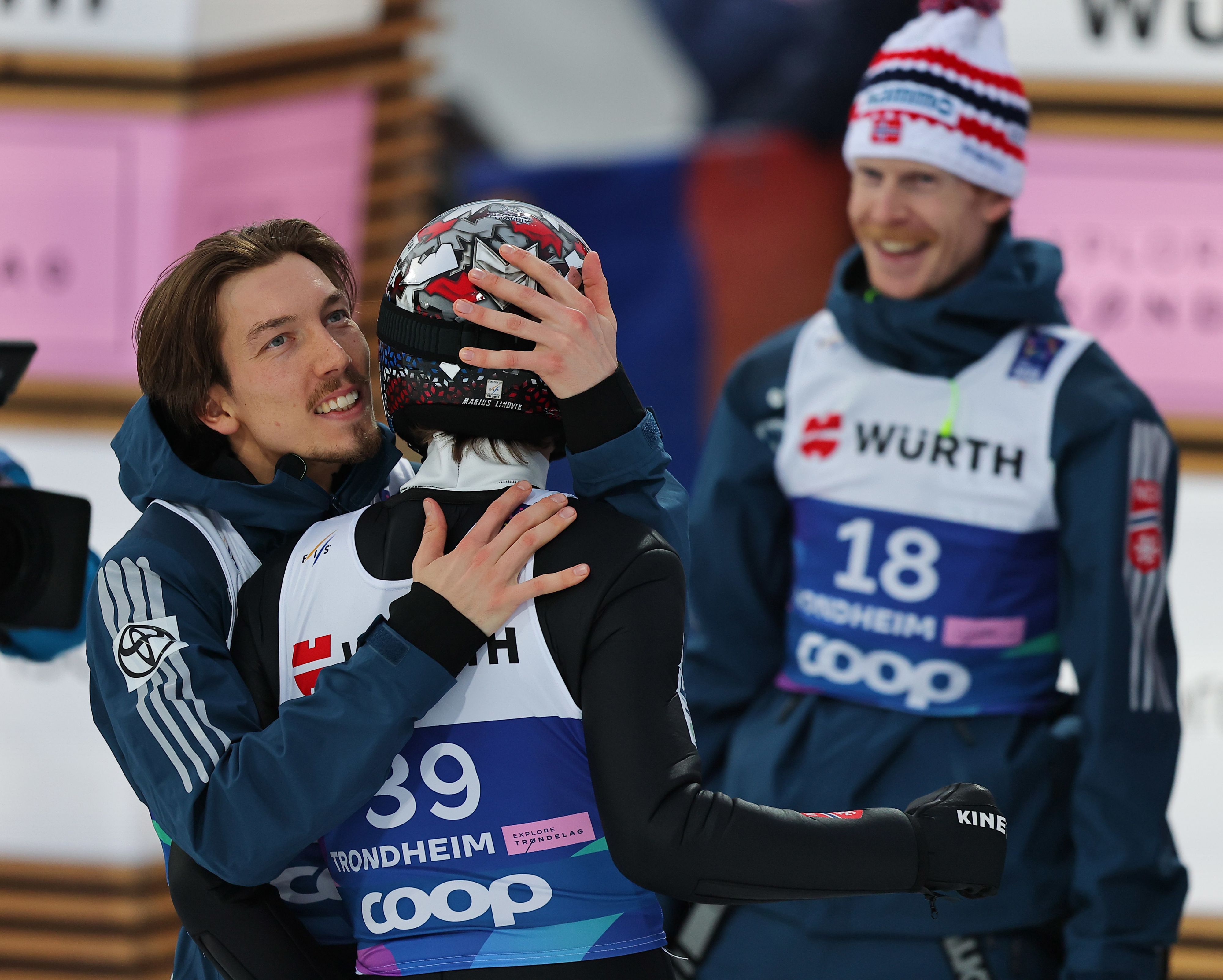 Die norwegischen Springer Marius Lindvik und Johann Andre Forfang stehen in der Kritik. 