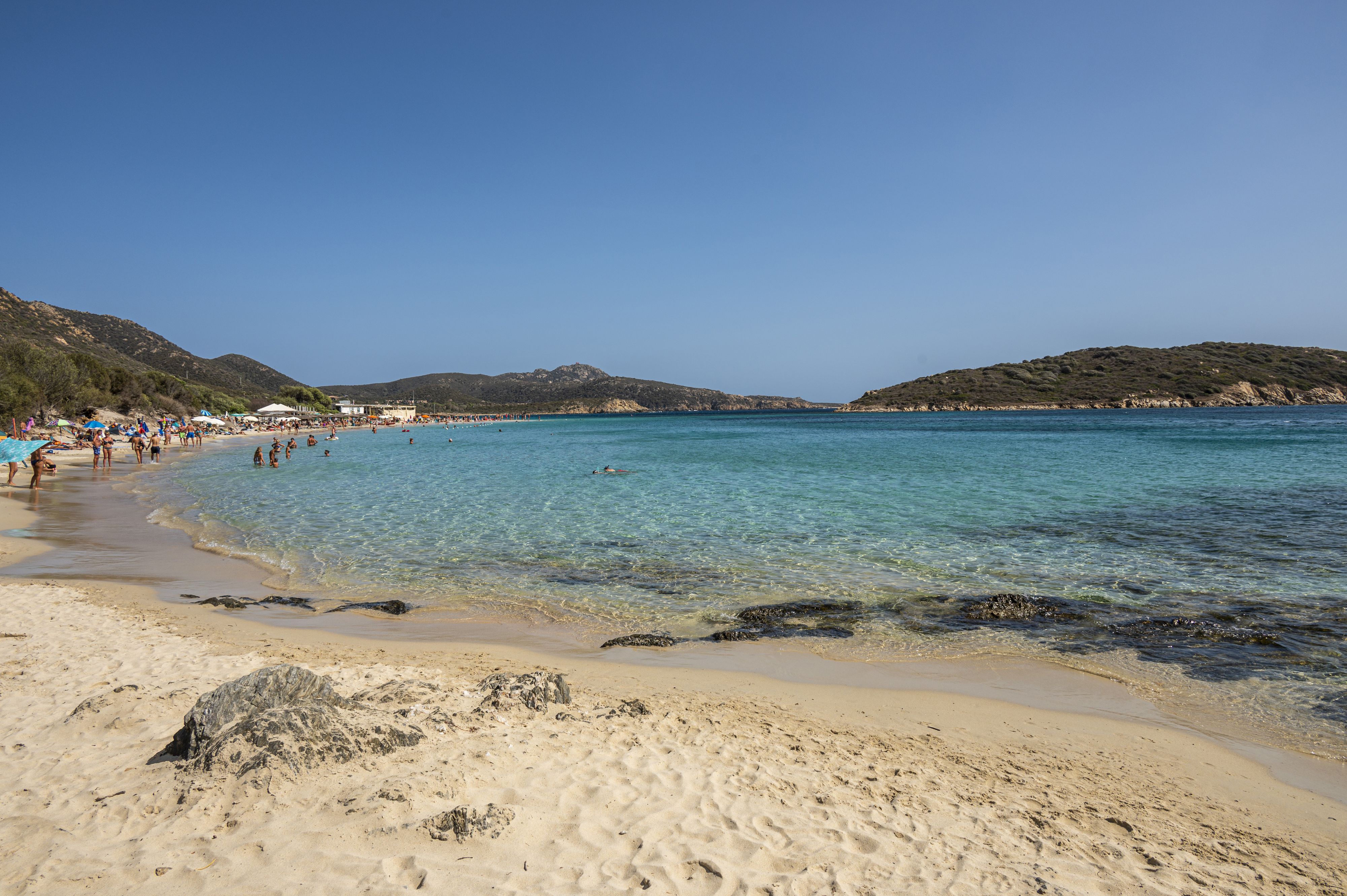 An den Tuerredda Beach in Sardinien kommst du ab diesem Sommer nur noch per App.
