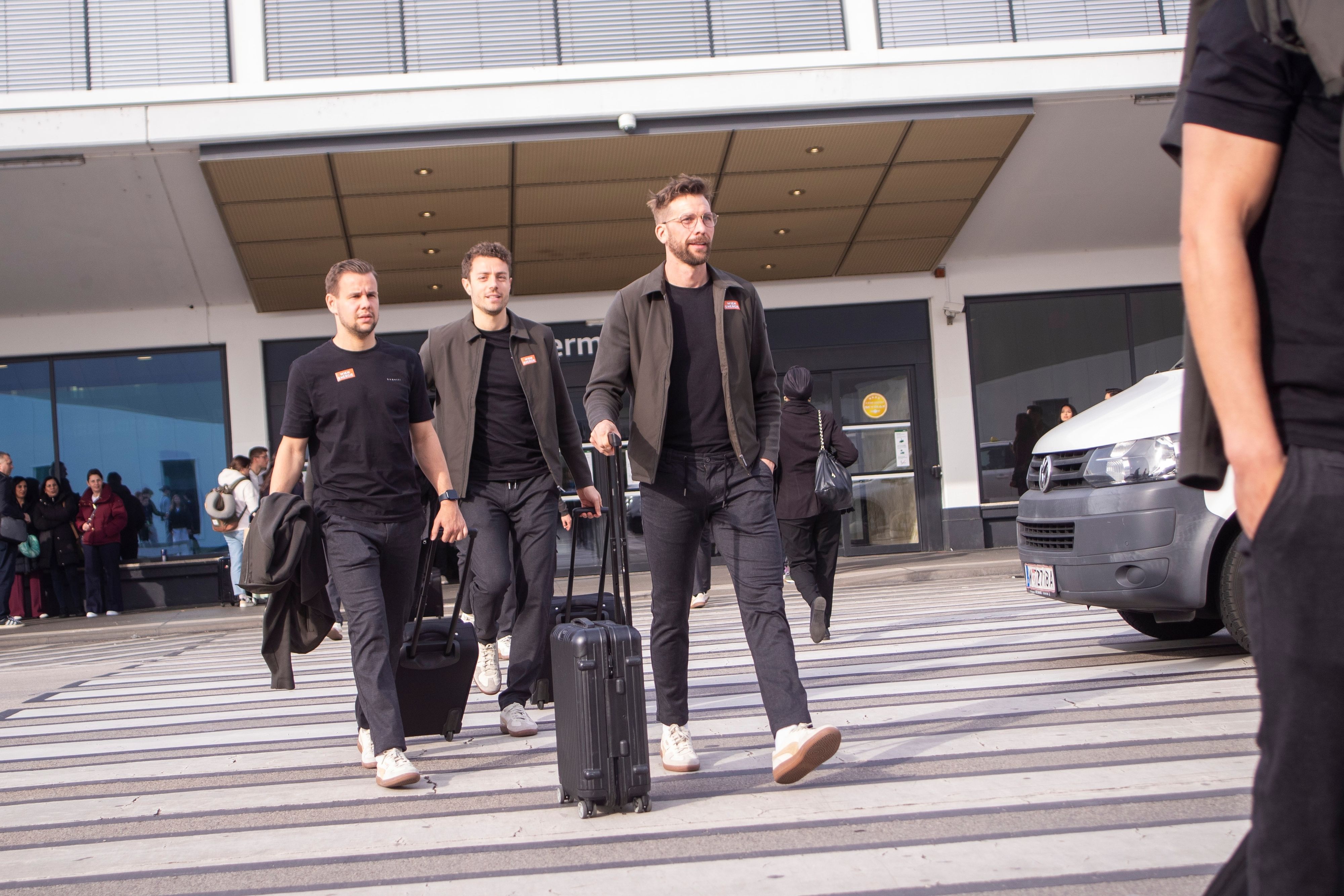 Guido Burgstaller(r.) ist in Schweden gegen Djurgaden mit dabei.