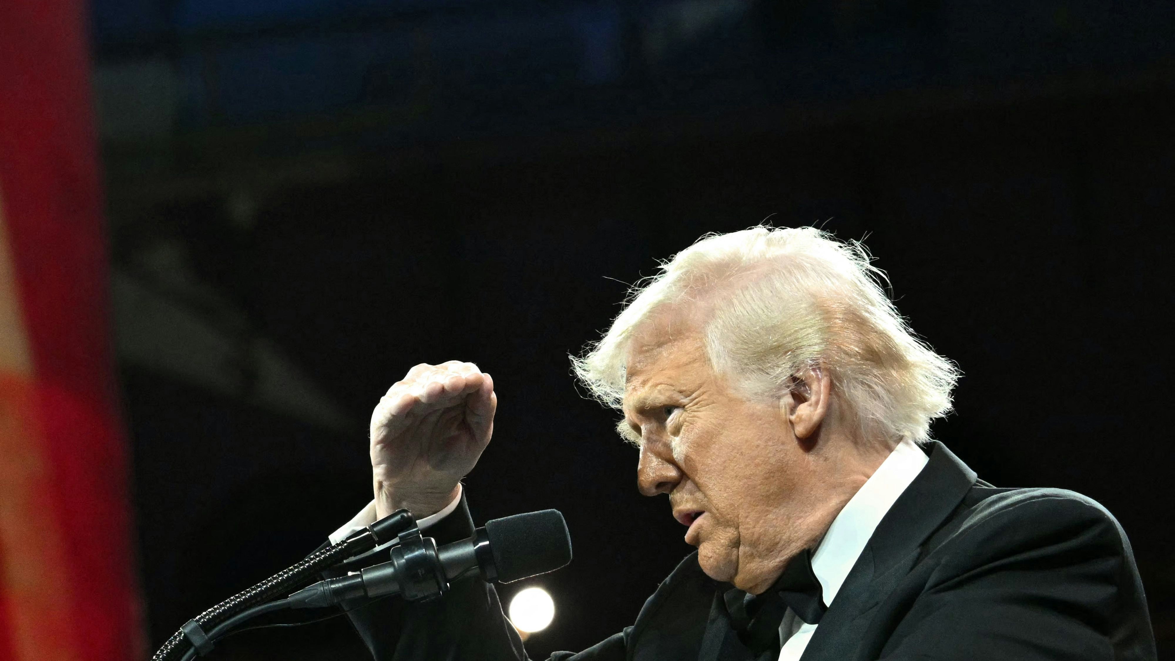 Donald Trump beim "President's Dinner" des National Republican Congressional Committee (NRCC) in Washington am 8. April 2025