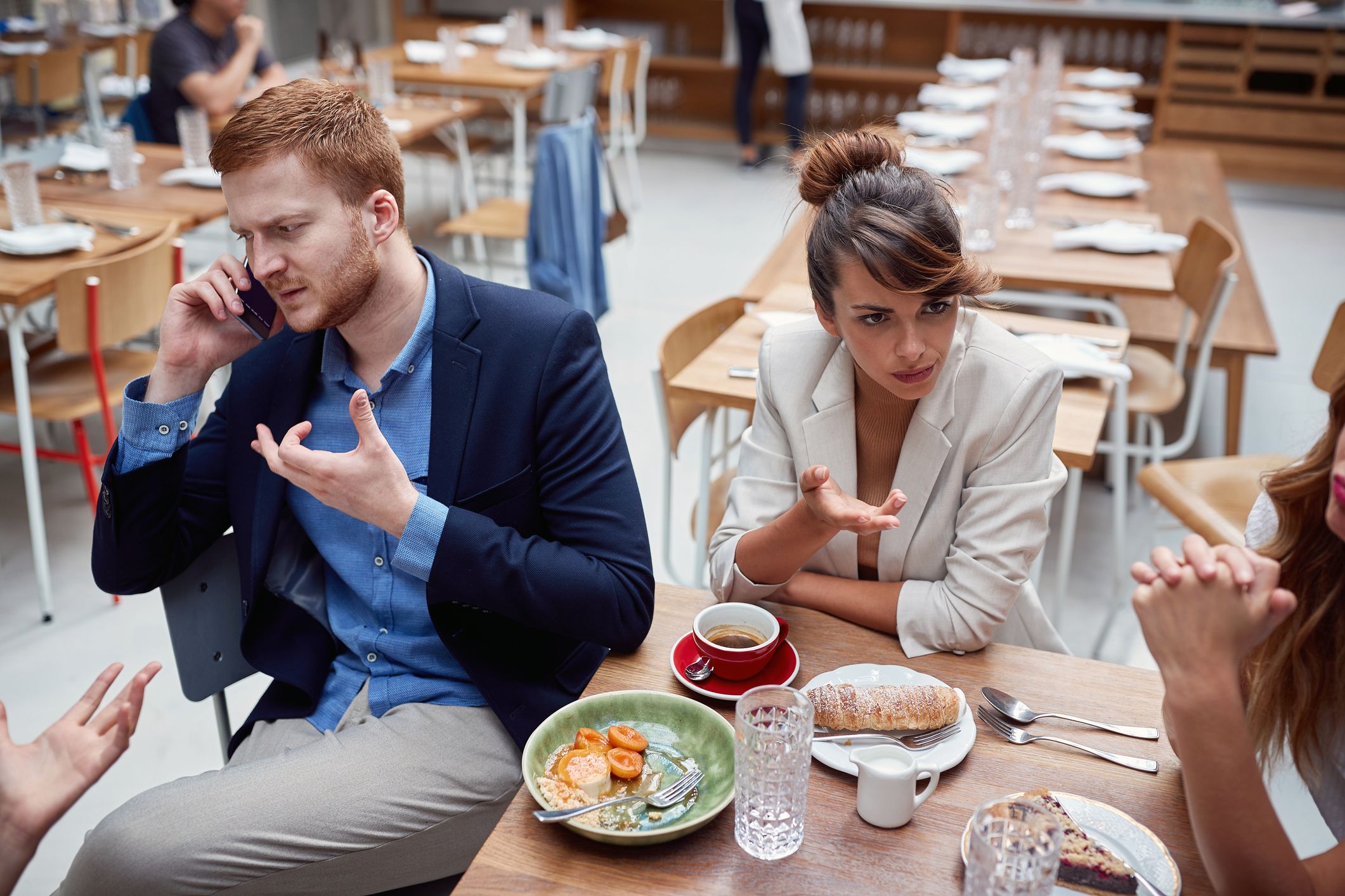 Keine Rücksicht auf andere Gäste und auf die Betreiber - nervende Gäste.