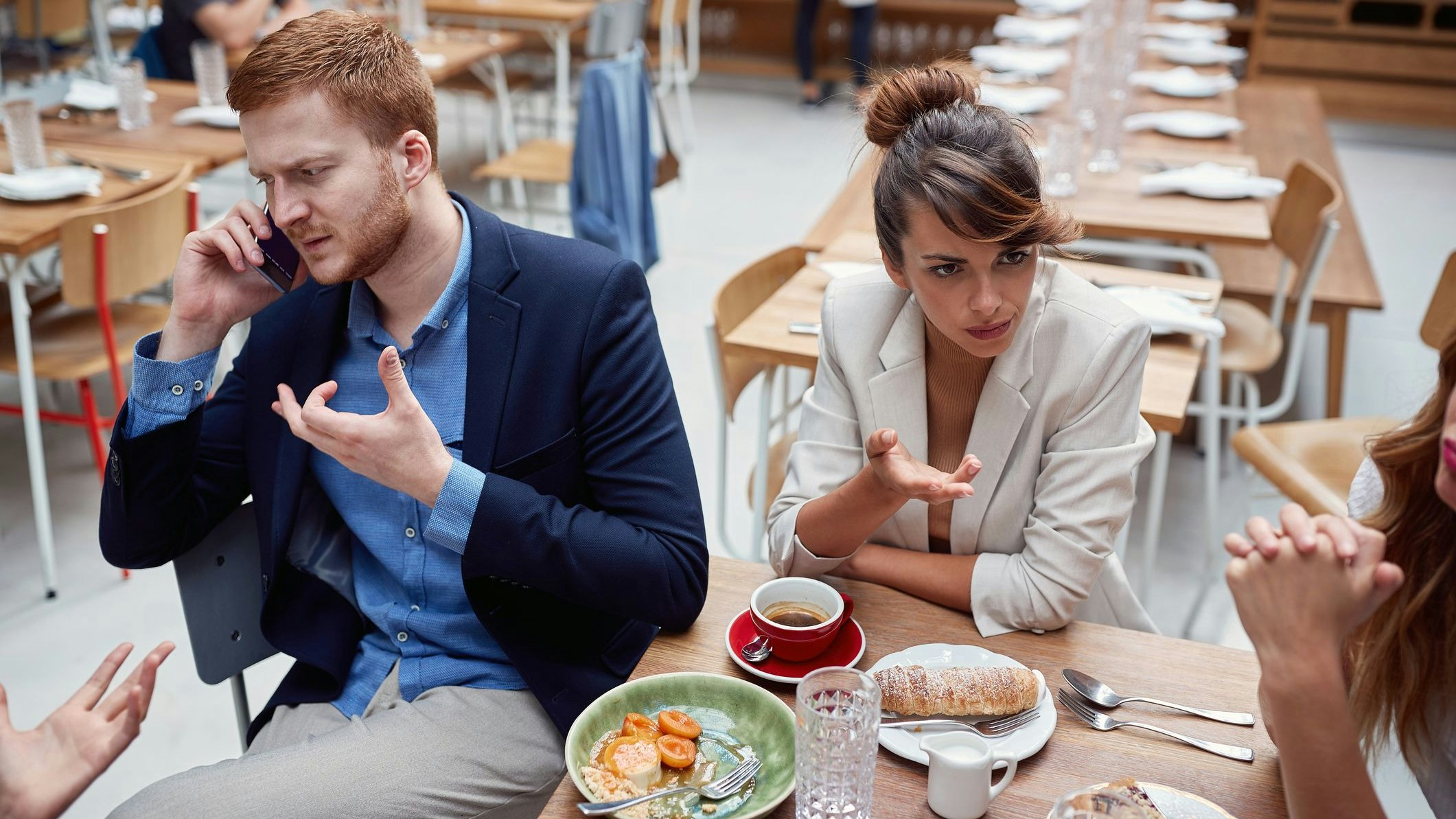 Keine Rücksicht auf andere Gäste und auf die Betreiber - nervende Gäste.