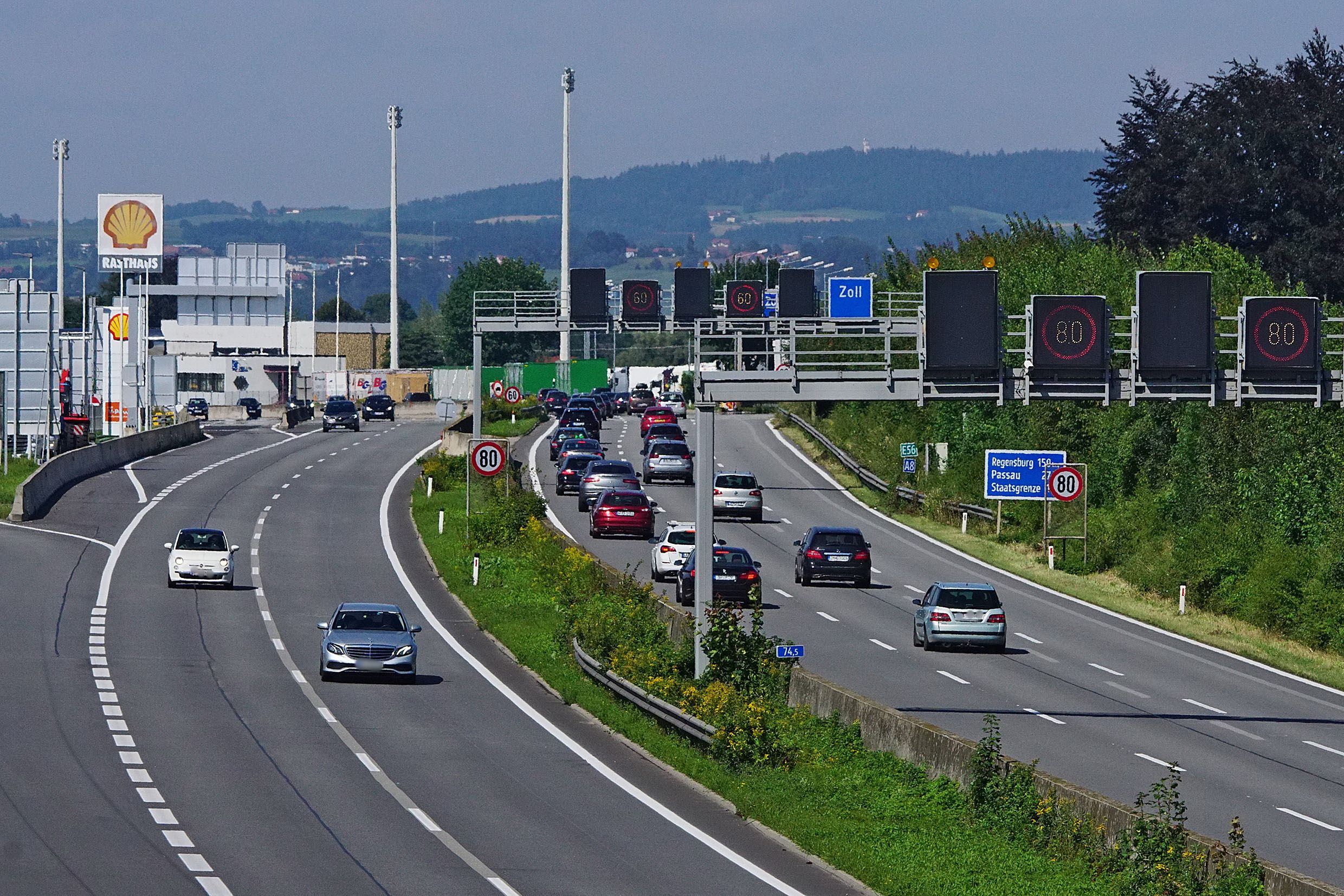 Der Autofahrer wurde am Grenzübergang Suben (Bez. Schärding) festgenommen. (Archivbild)