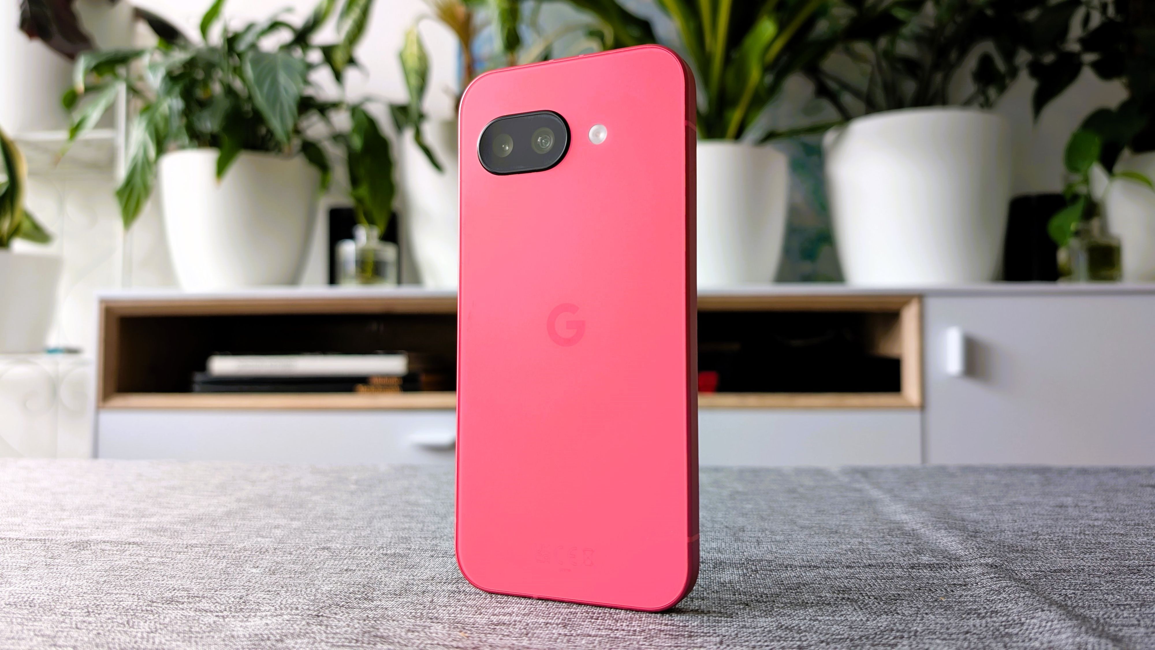 Wer Wert auf eine gute Kamera, saubere Software und eine lange Update-Garantie legt, kommt am Google Pixel 9a kaum vorbei.