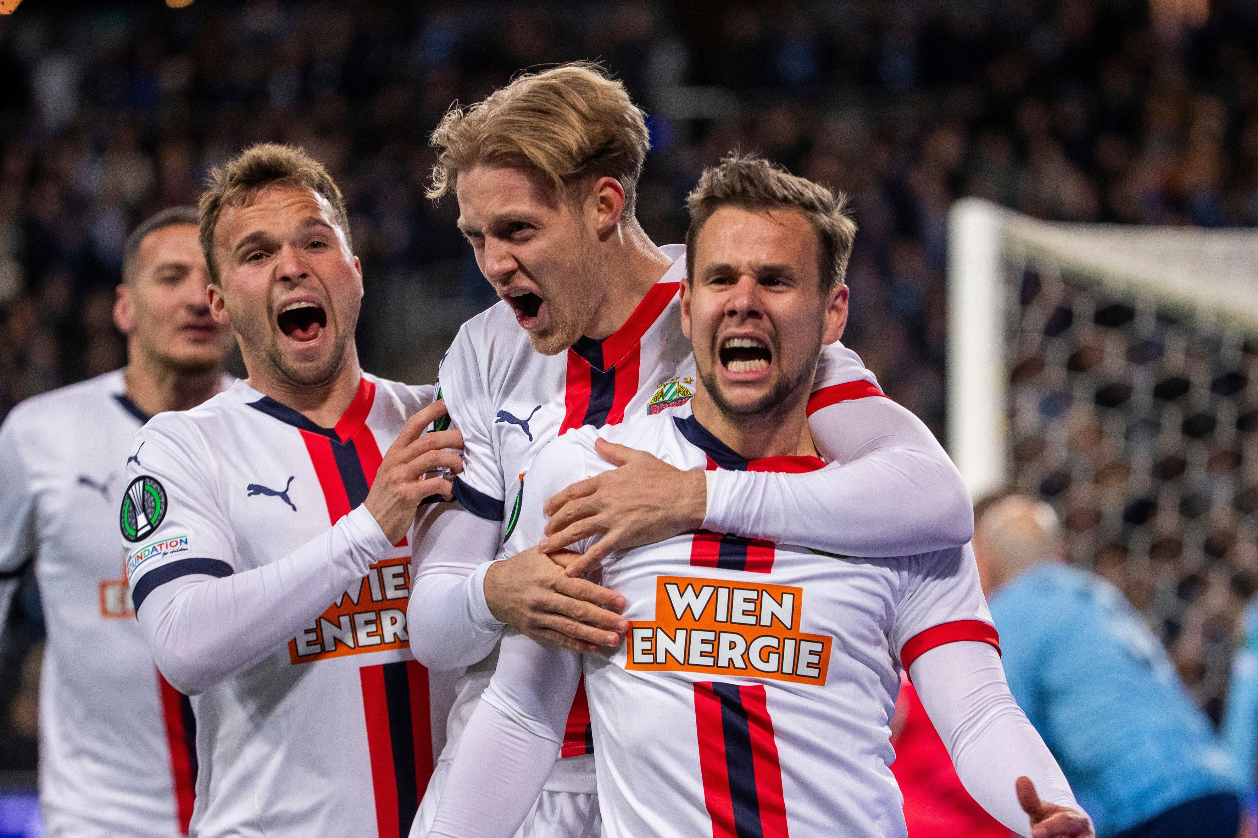 Rapid herzt seinen Entscheidungsspieler Louis Schaub.