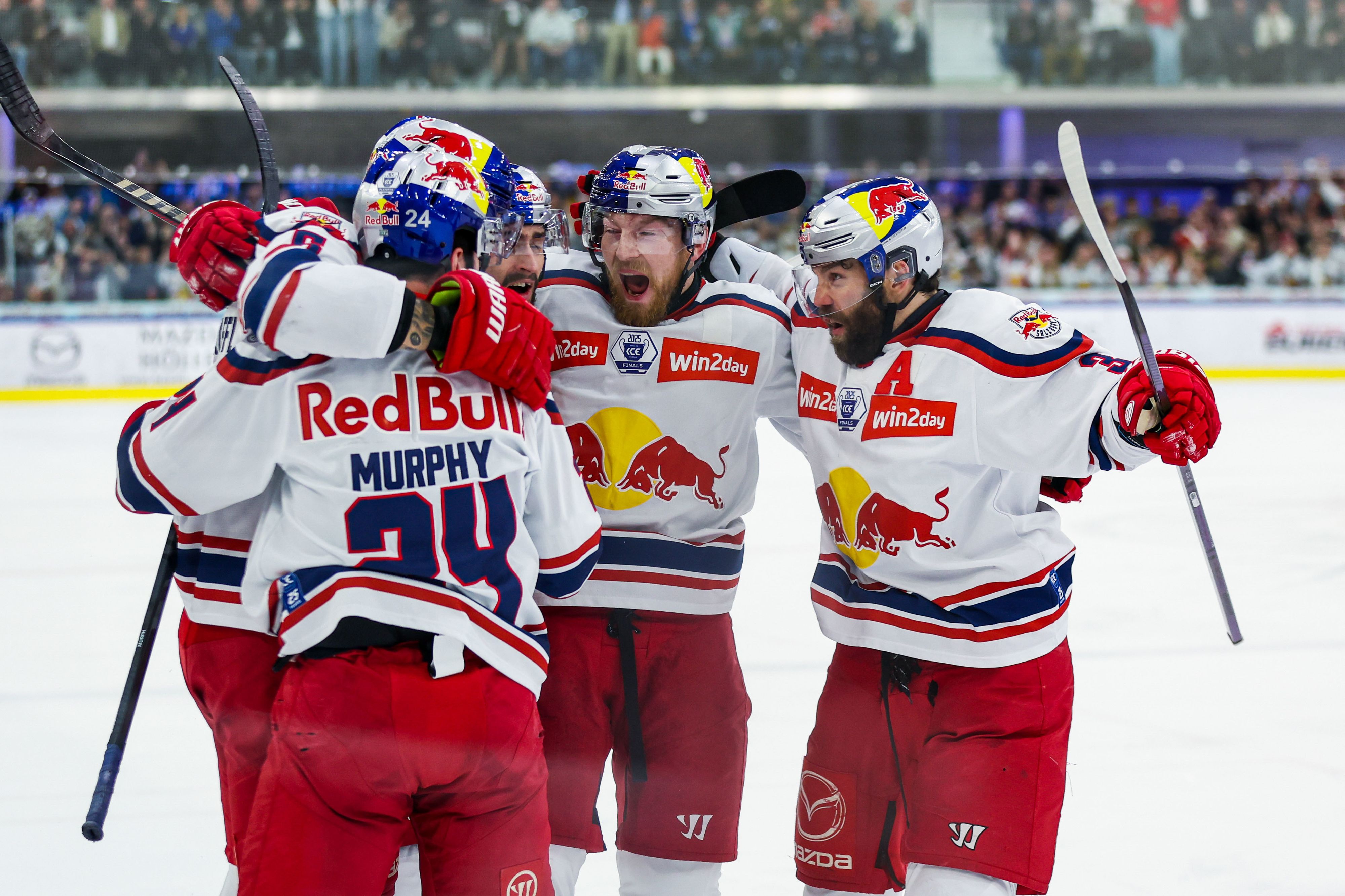 Der EC Red Bull Salzburg darf sich über den Titel freuen.