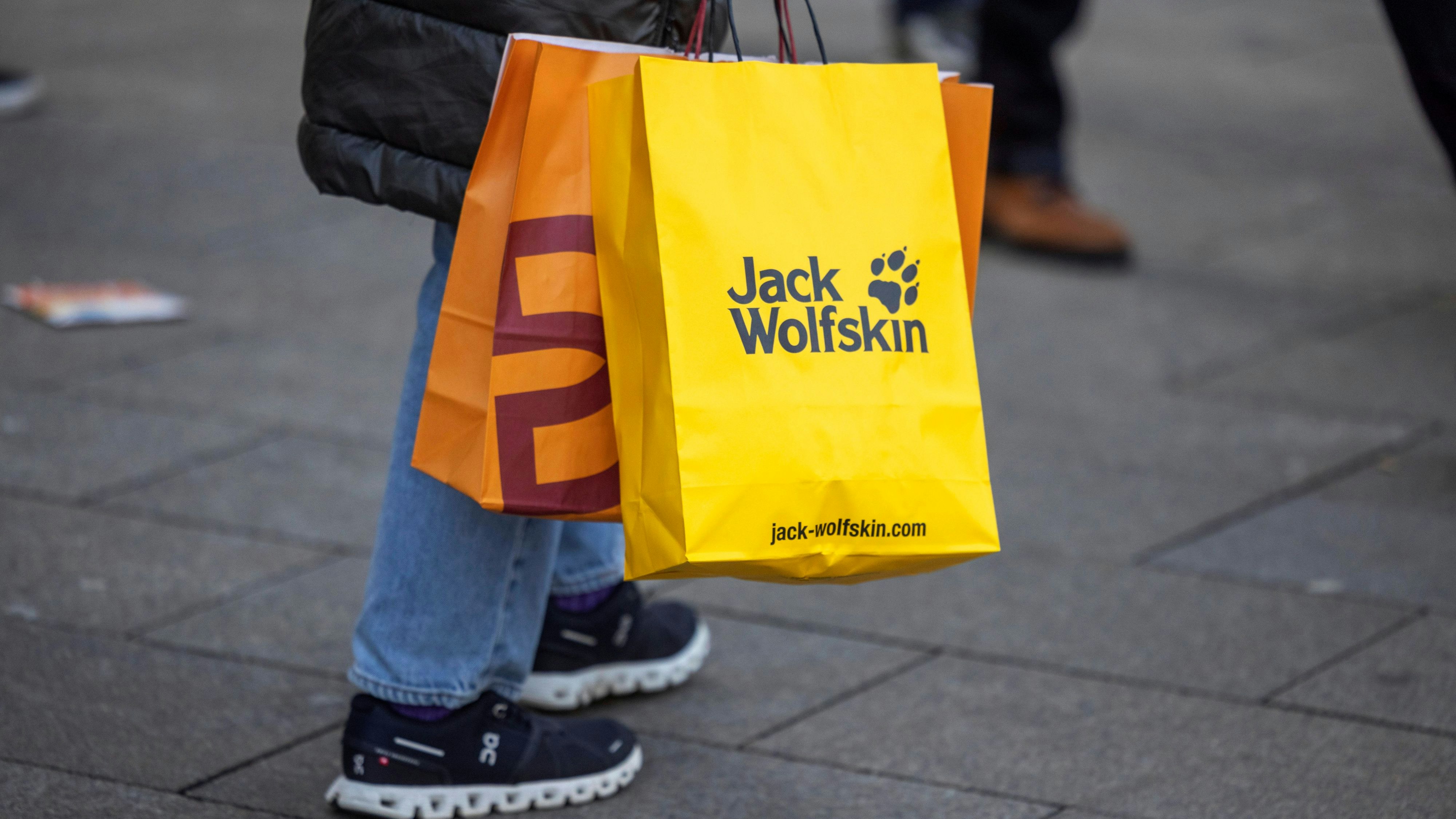 Jack Wolfskin, 12.02.2023: Stuttgart, Baden-Württemberg, Deutschland, Europa *** Jack Wolfskin, 12 02 2023 Stuttgart, Baden Württemberg, Germany, Europe