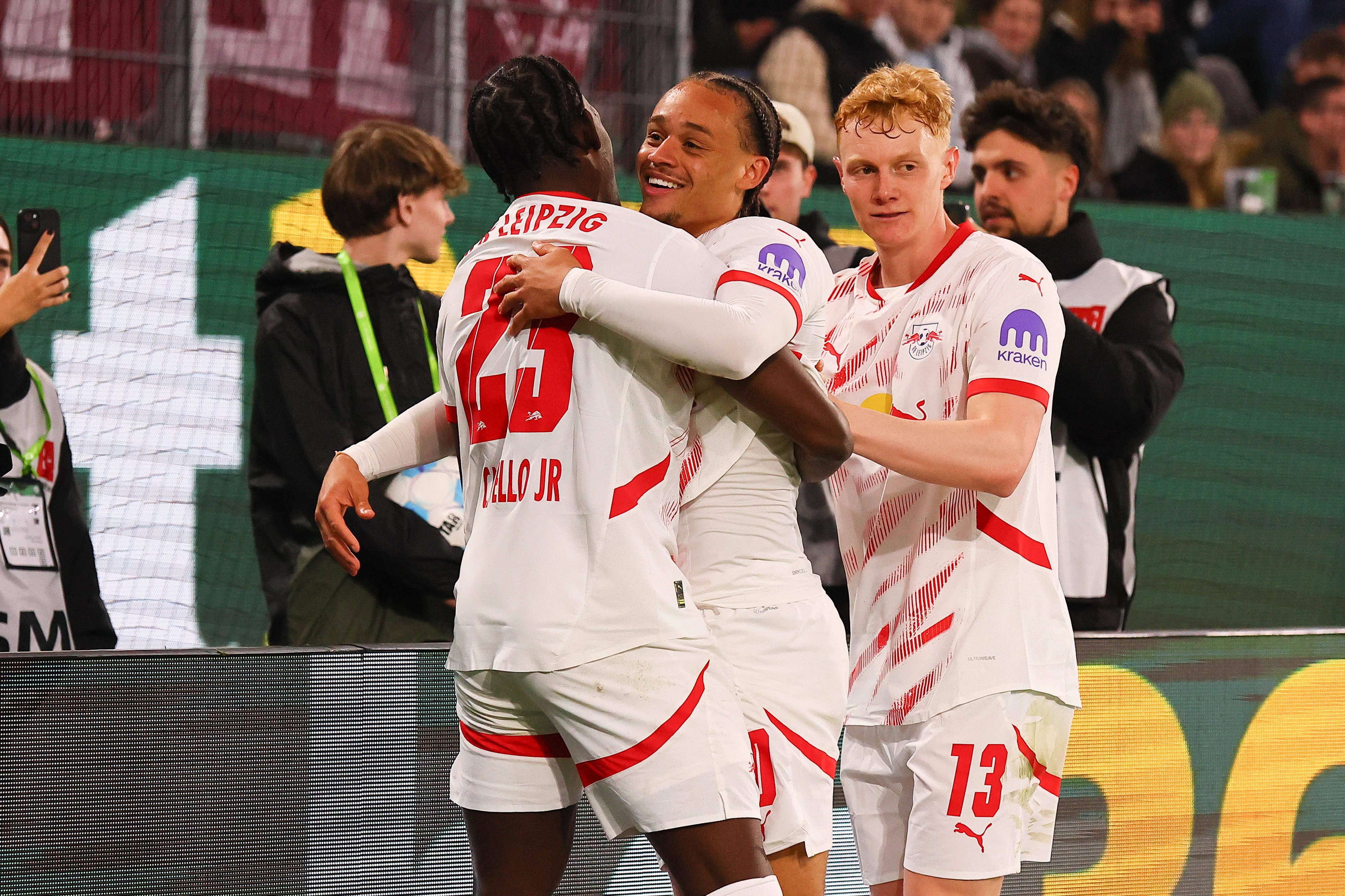 Nicolas Seiwald (r.) darf sich über drei Punkte freuen.