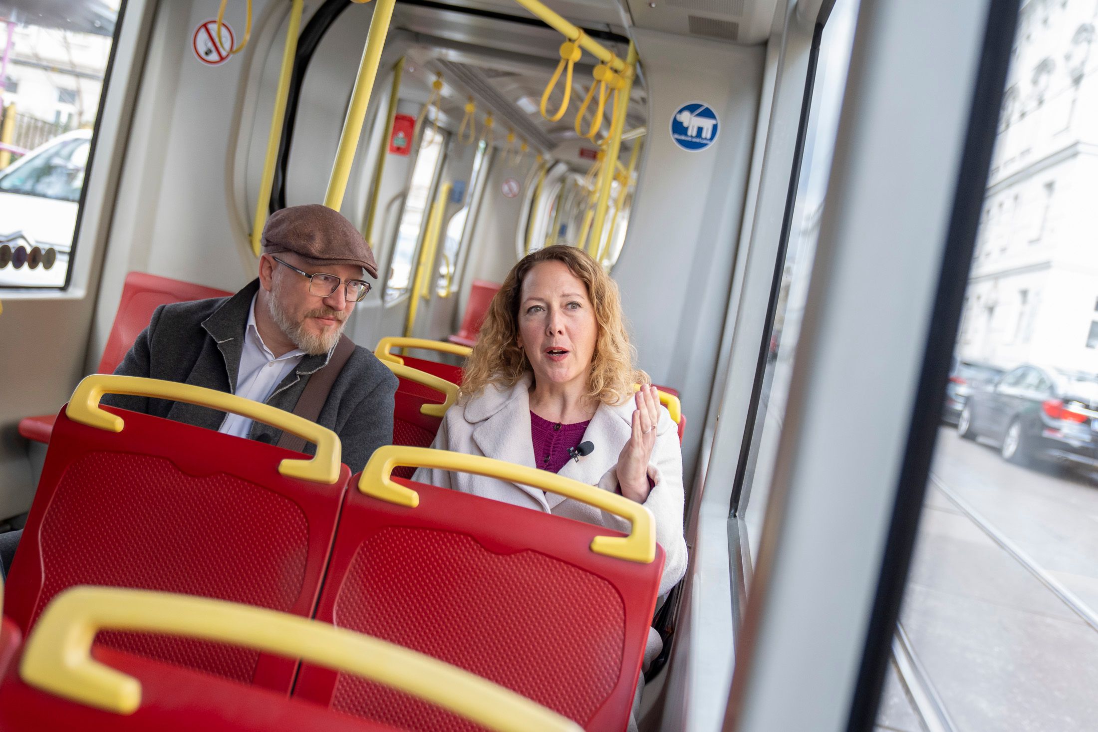 Grünen-Chefin Judith Pühringer bei Bim-Fahrt vor der Wien-Wahl mit <em>