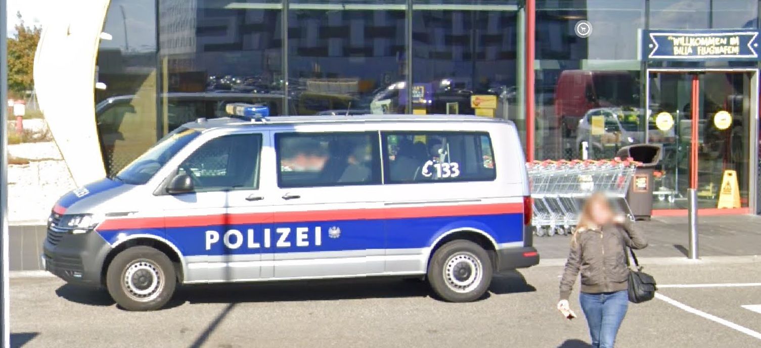 Vor diesem Supermarkt am Flughafen Schwechat wurde der 38-Jährige aufgefunden.