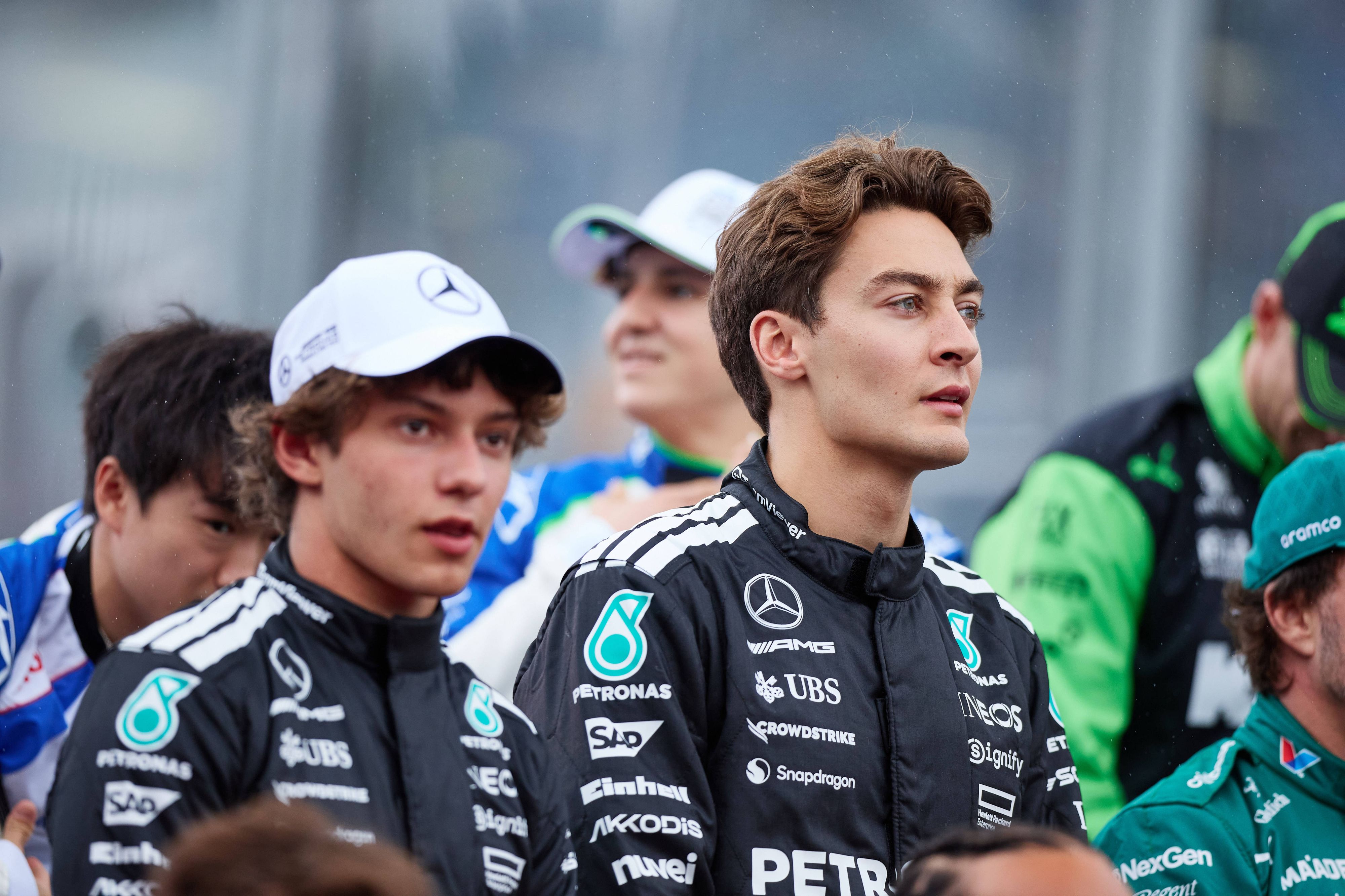 Die Mercedes-Piloten werden bestraft.