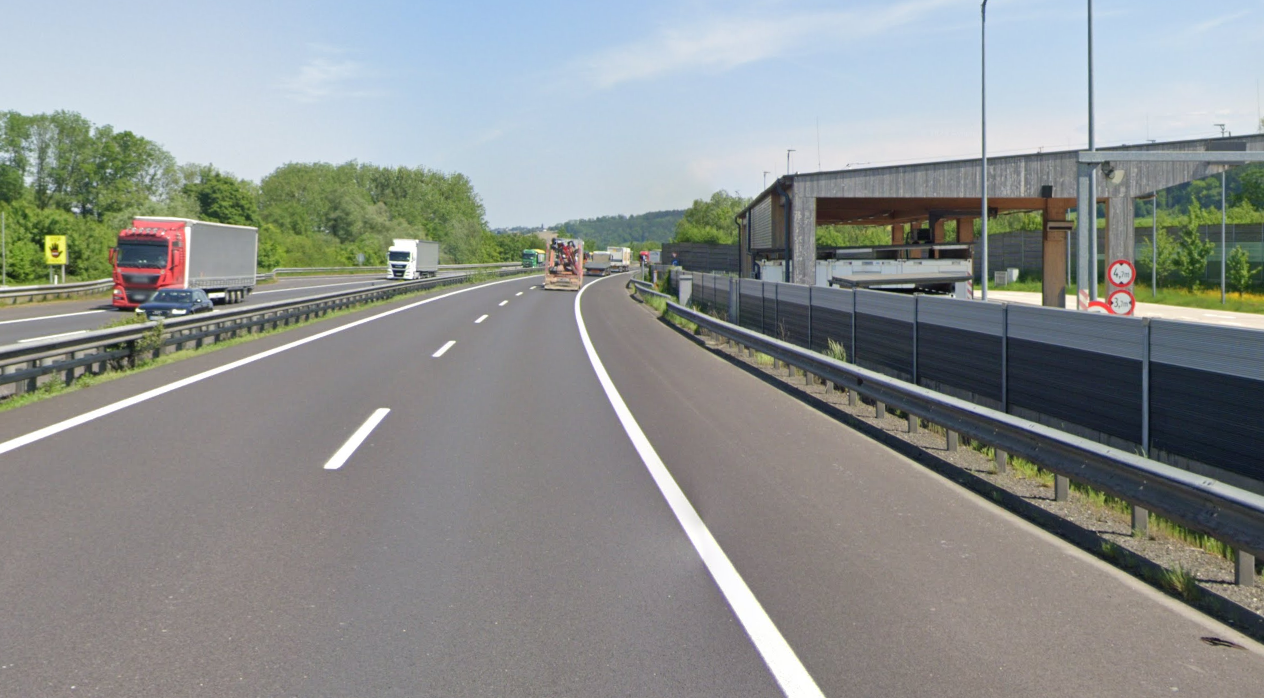 Die Fahrzeuge wurde in Kematen (Bez. Grieskirchen) von der A8 geleitet und kontrolliert. (Archivbild)