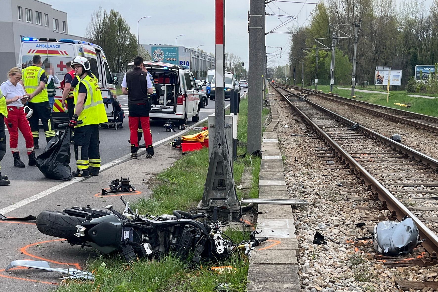 Für den jungen Motorradfahrer kam jede Hilfe zu spät.