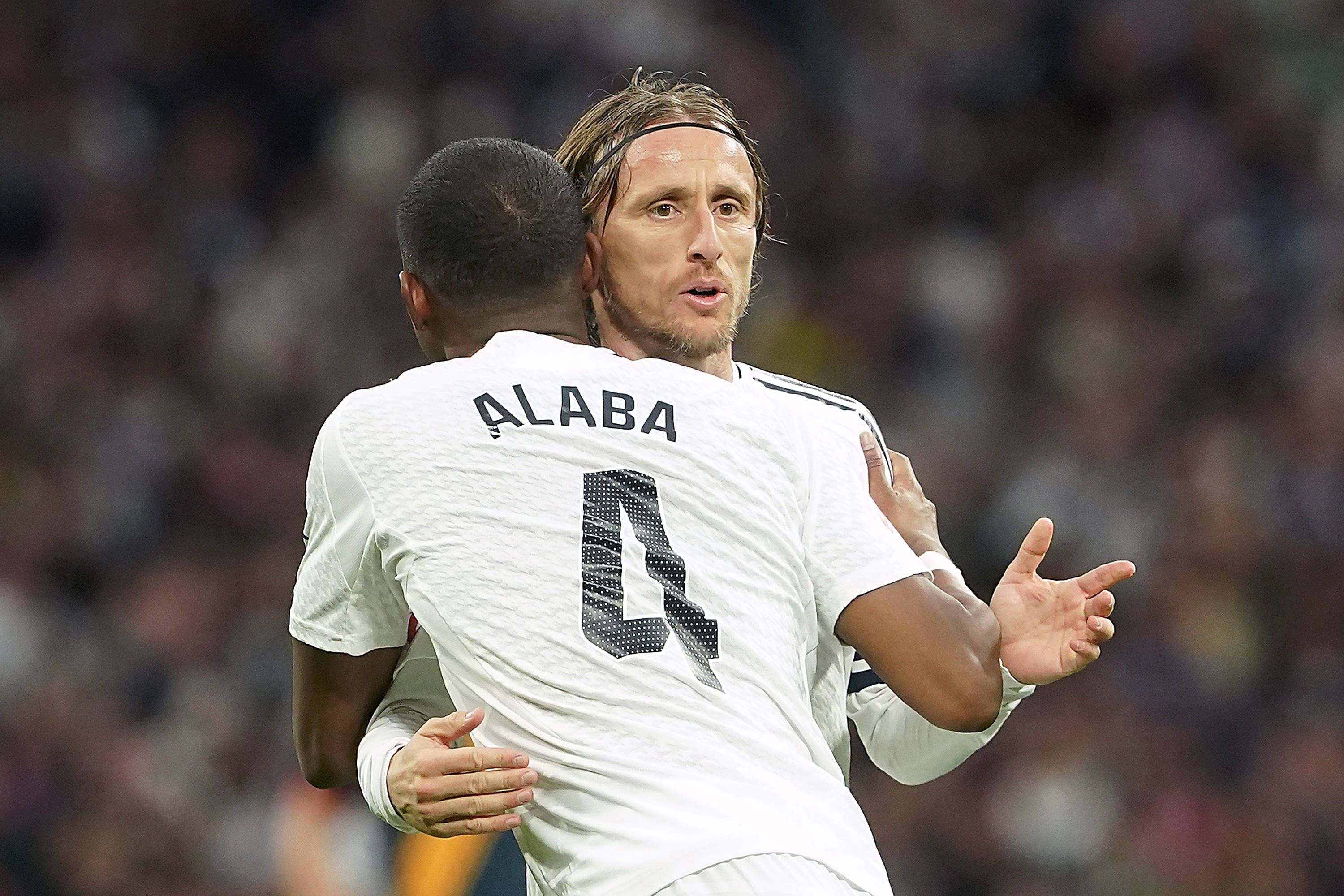 David Alaba herzt Luka Modric. Der Kroate investiert in die Karriere danach.