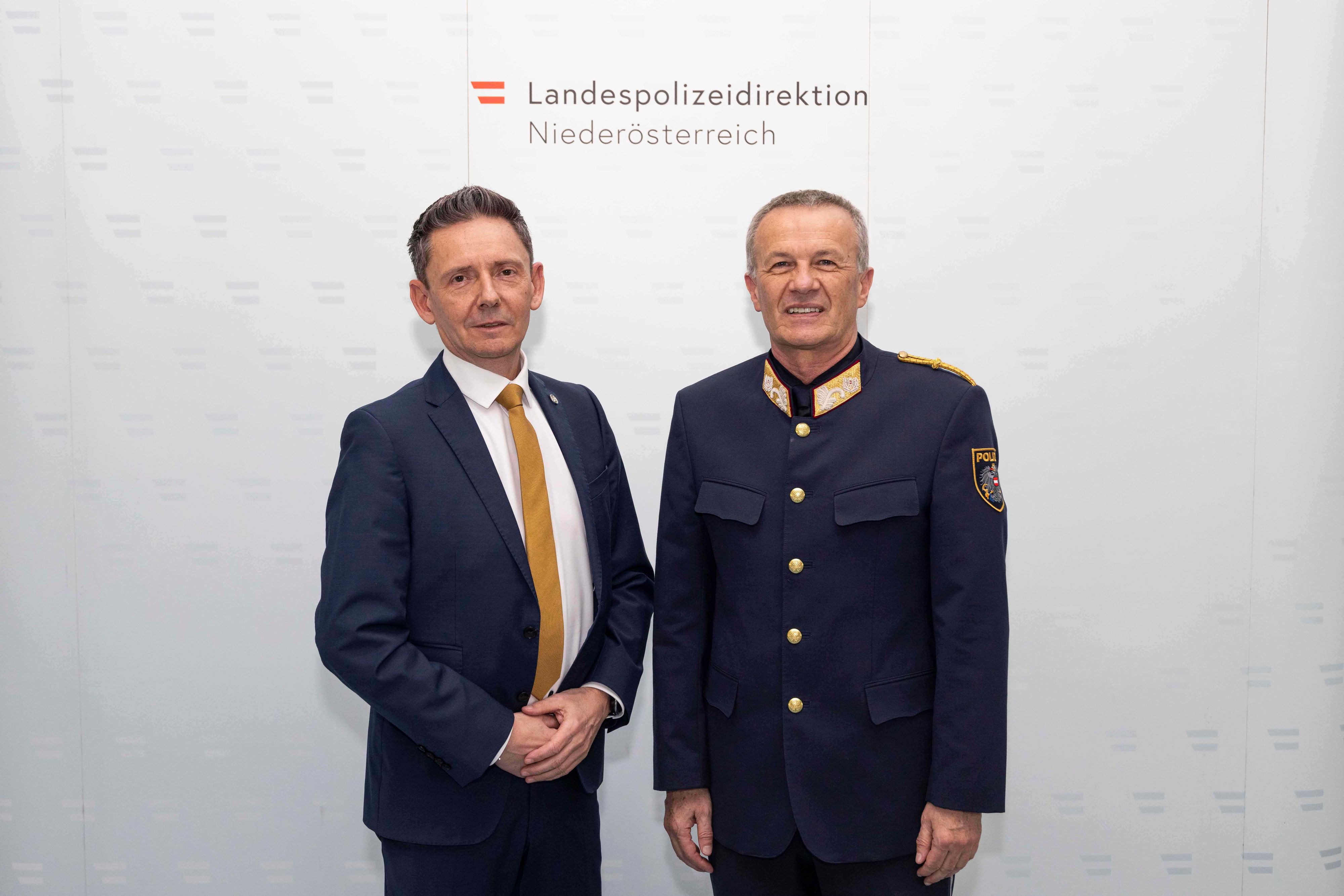 Leiter LKA-NÖ, Brigadier Stefan Pfandler und Landespolizeidirektor Franz Popp, BA MA