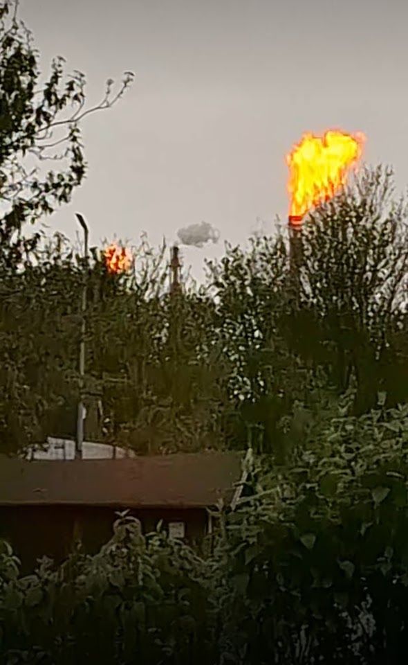 Dienstagvormittag schossen Flammen aus den OMV-Schornsteinen