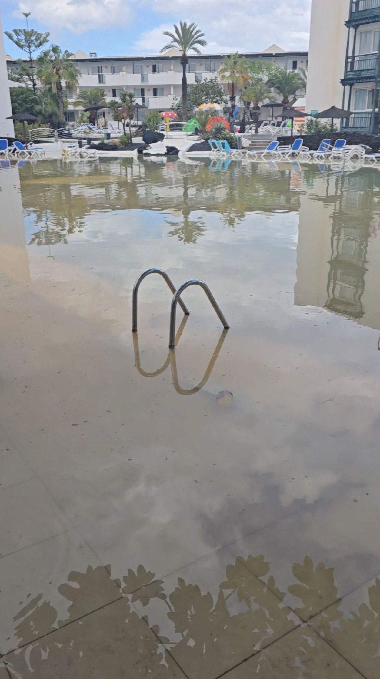 Das Unwetter setzte Costa Teguise, den größten Ferienorten auf Lanzarote, unter Wasser.