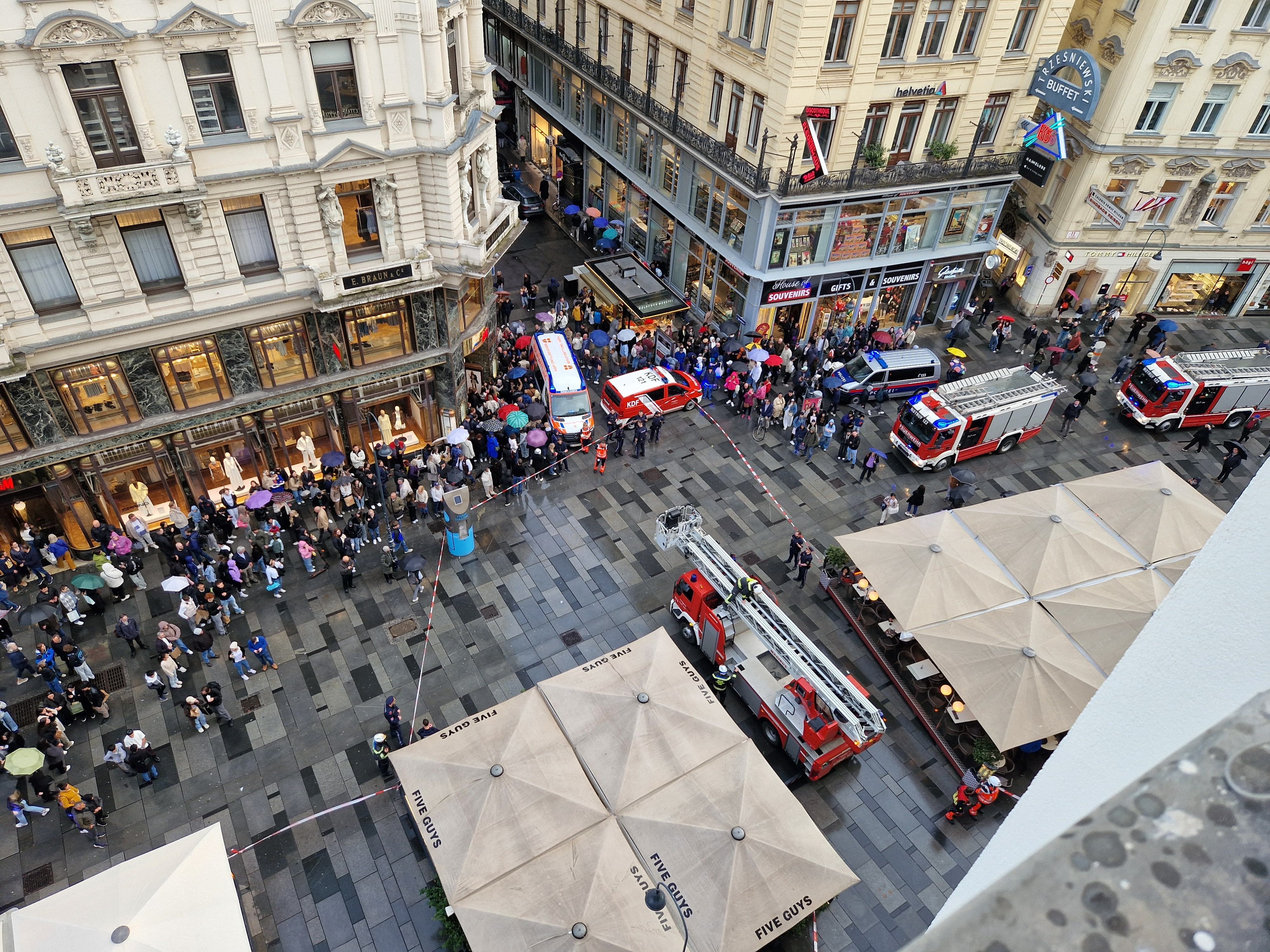 Großeinsatz am Dienstag in der Wiener City! Graben abgesperrt.