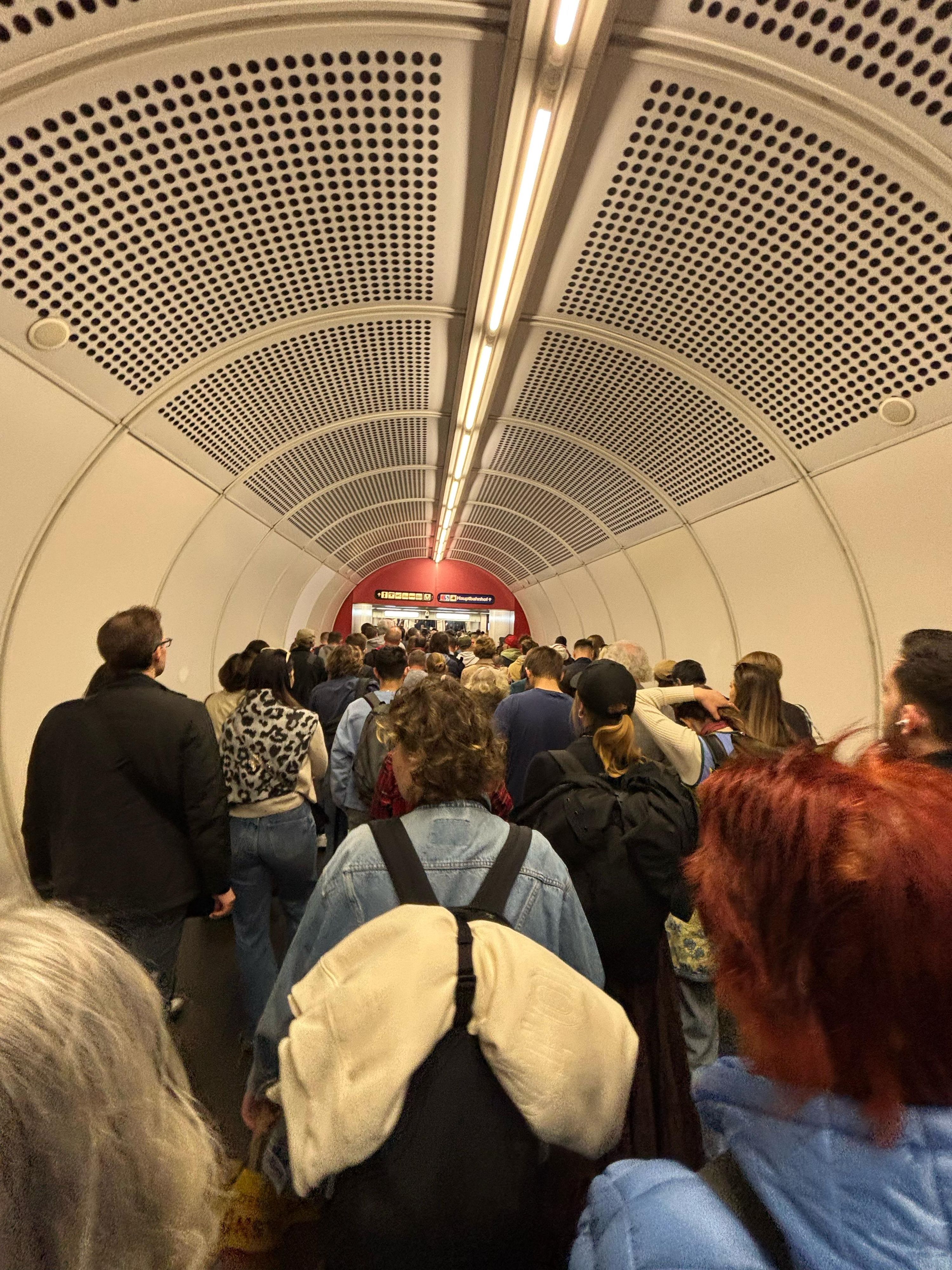 Rund eine Woche lang müssen tausende Pendler aus Wien-Favoriten mit längeren Fahrtzeiten rechnen.