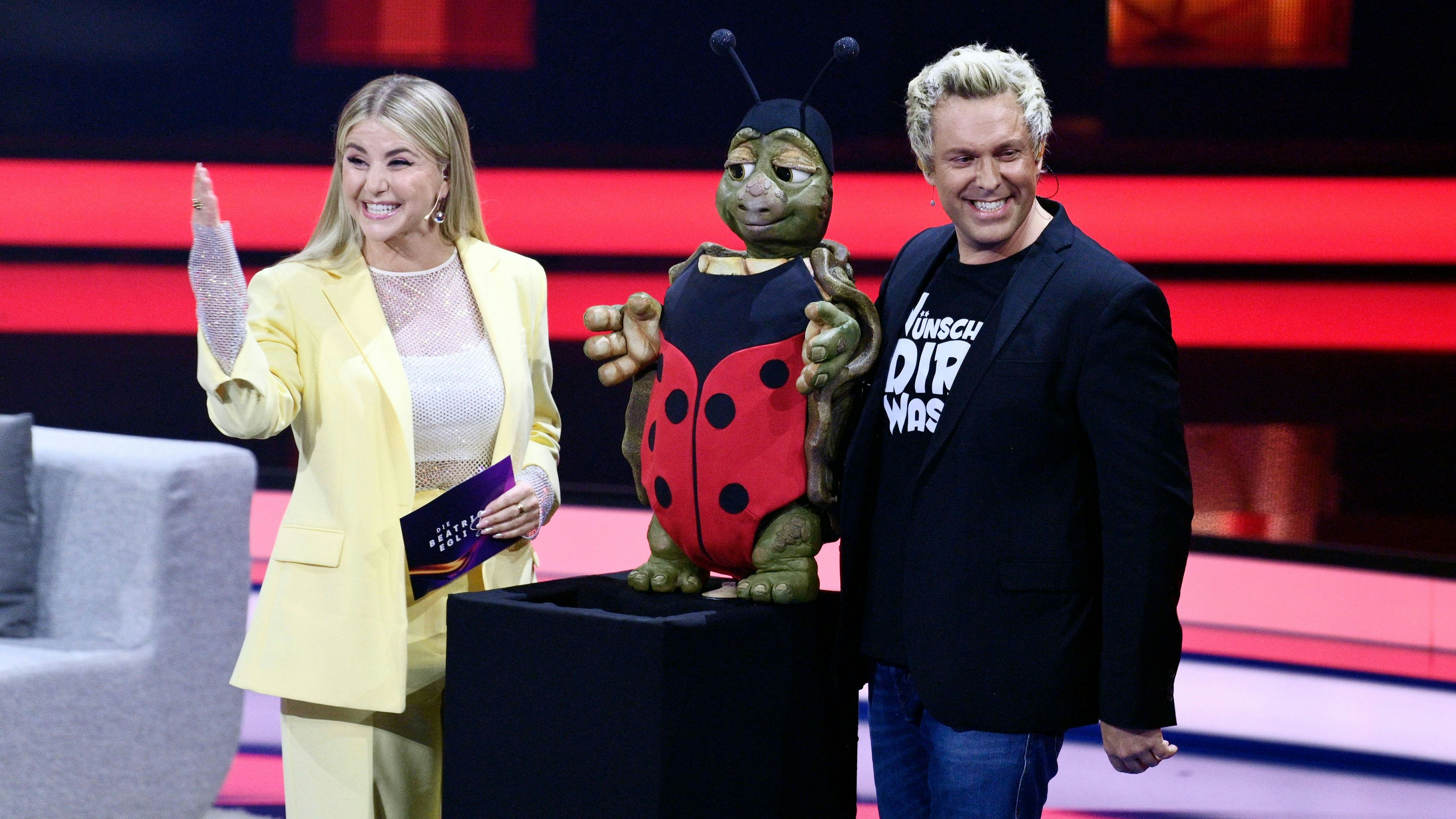 Josie, die Schildkröte von Sascha Grammel hat es Beatrice Egli ordentlich angetan.