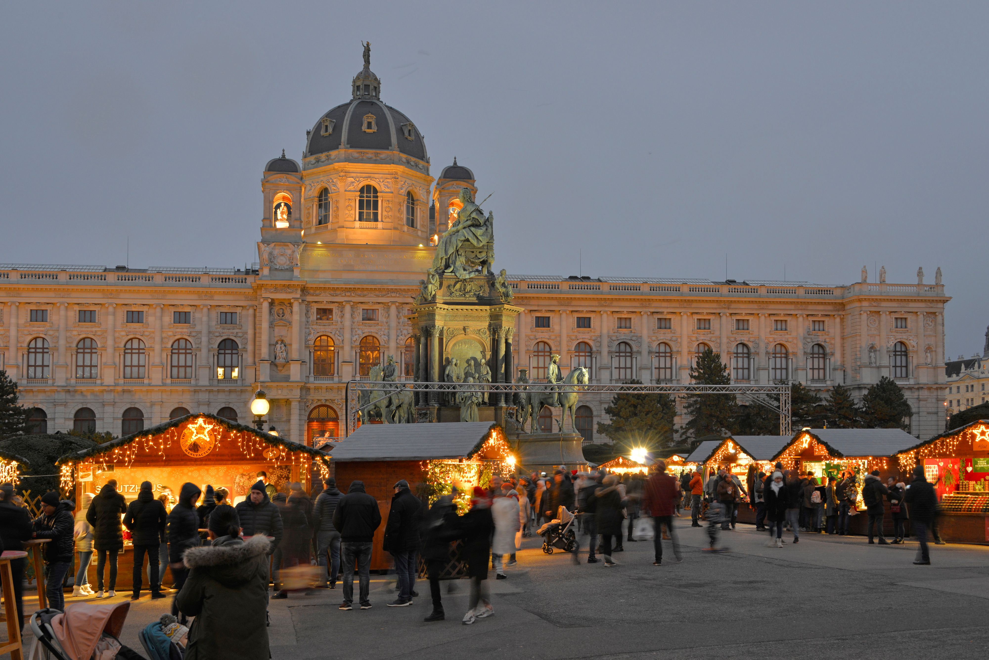 Das Weihnachtsdorf Maria-Theresien-Platz fällt zwei Jahre lang aus.