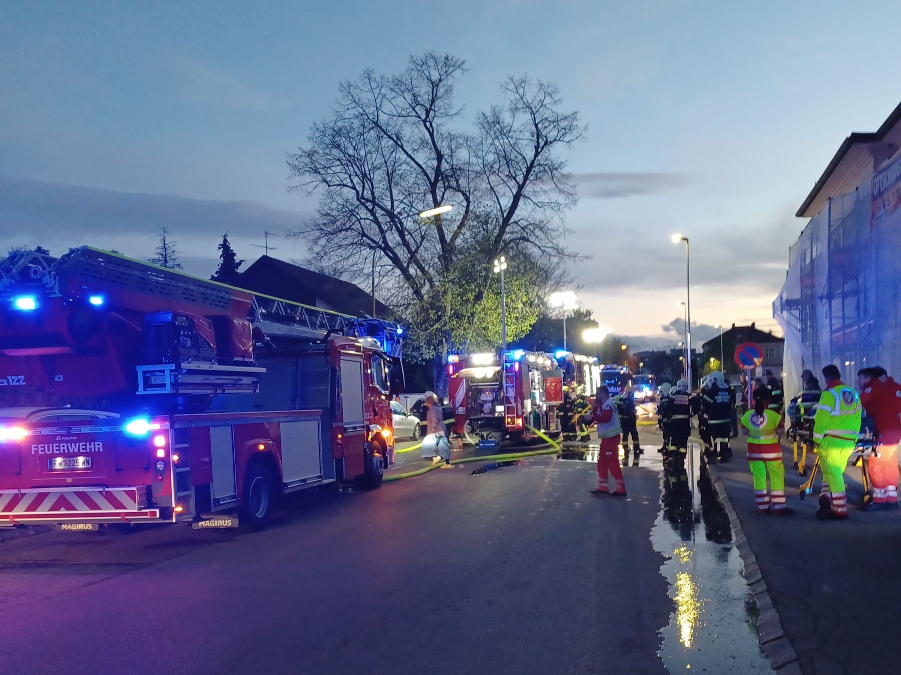 Feuerwehr Wr. Neustadt im Großeinsatz.