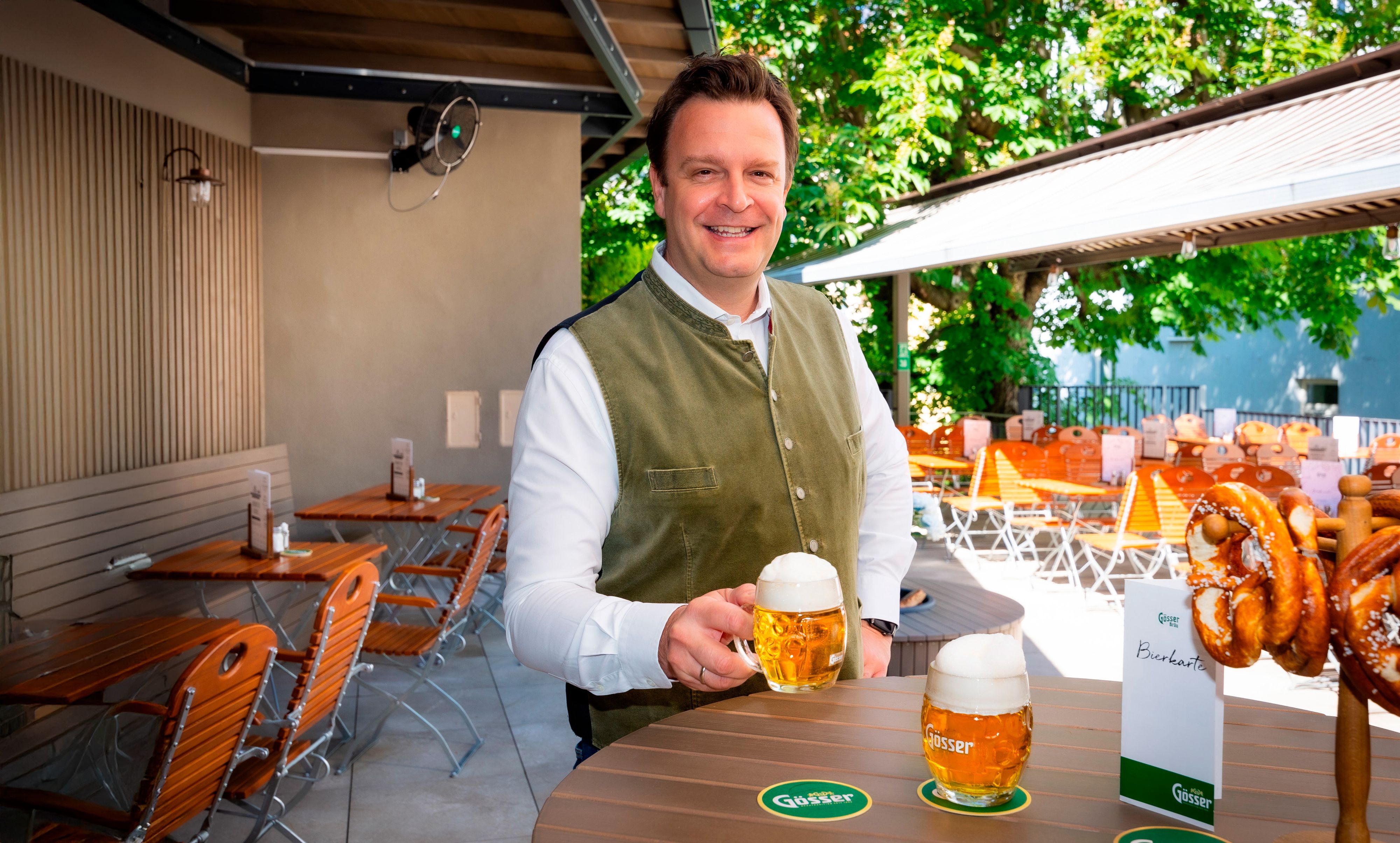 Ein Krügerl um nur 2,90 Euro bietet Wirt Robert Grossauer bald in Graz in seinem Gösserbräu genießen.