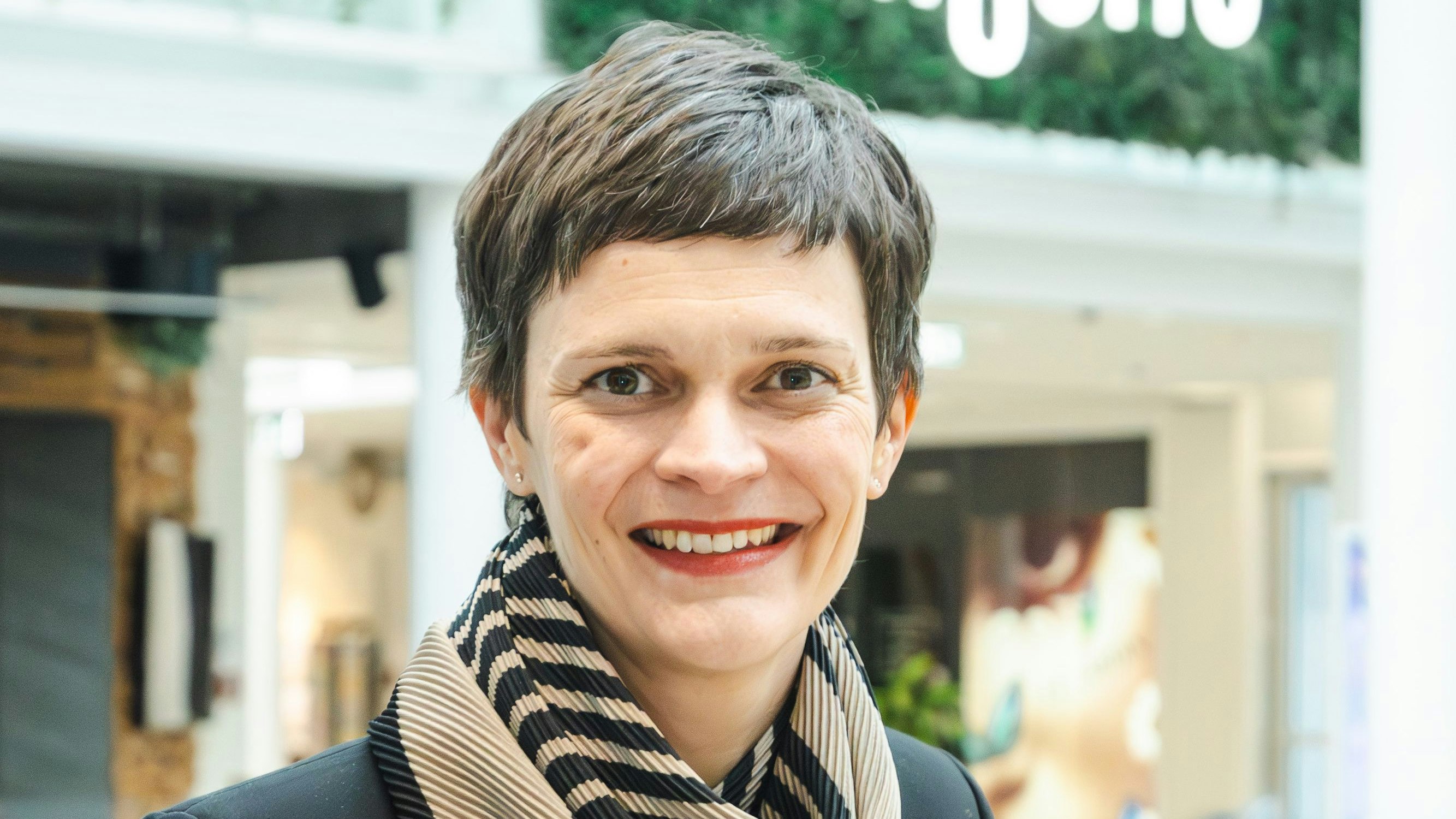 Cora Auzinger leitet die Linzerie.