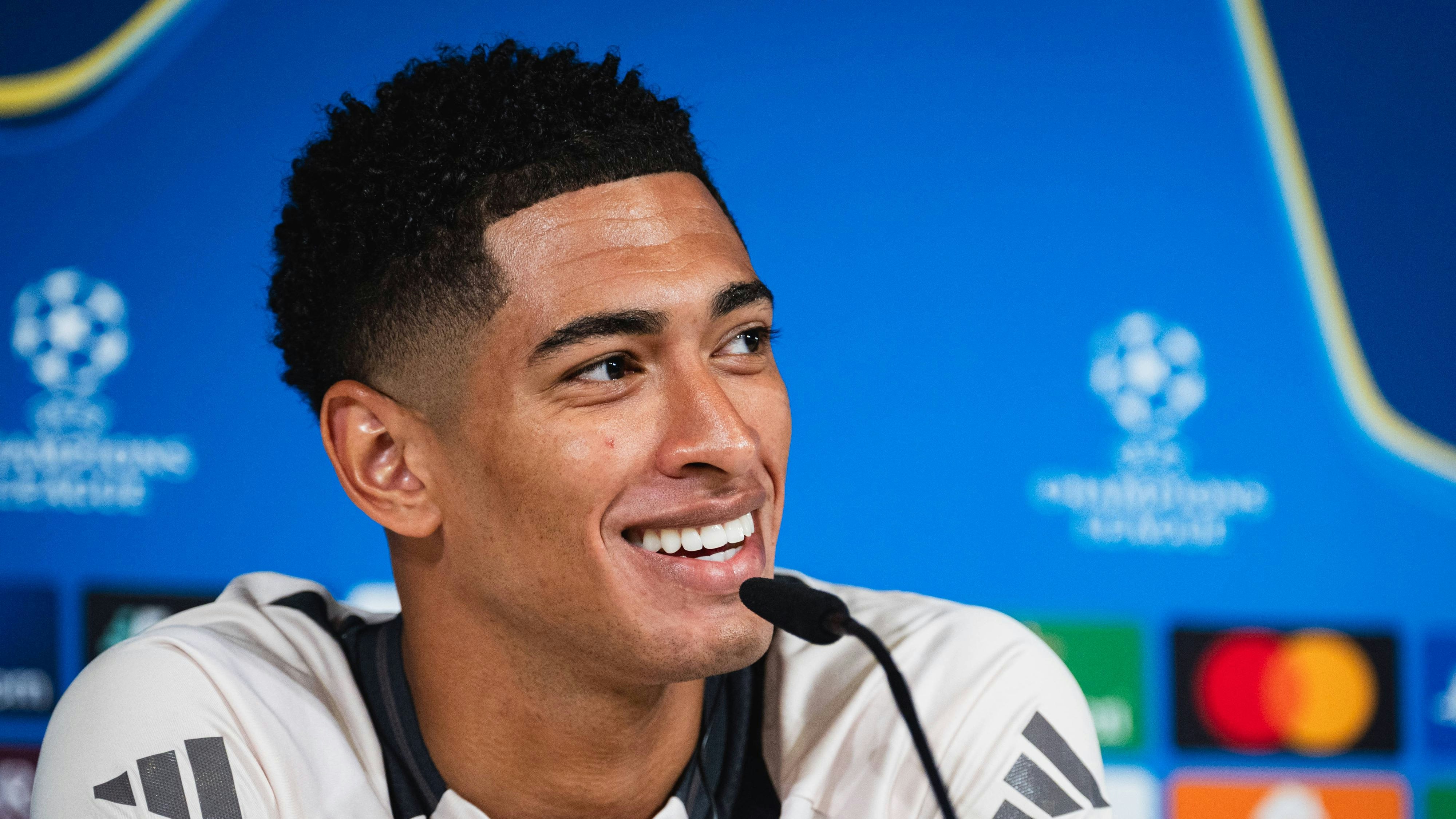 Real Madrid CF Training Session And press conference, PK, Pressekonferenz - UEFA Champions League 2024/25 Quarter Final Second Leg Jude Bellingham of Real Madrid CF speaks during the Press Conference ahead of their UEFA Champions League 2024/25 quarter final second leg match at Ciudad Real Madrid on April 15, 2025 in Madrid, Spain. Valdebebas Ciudad Real Madrid Madrid Spain Copyright: xAlbertoxGardinx AGardin_20250415_Football_Champions_Real_PC_0143