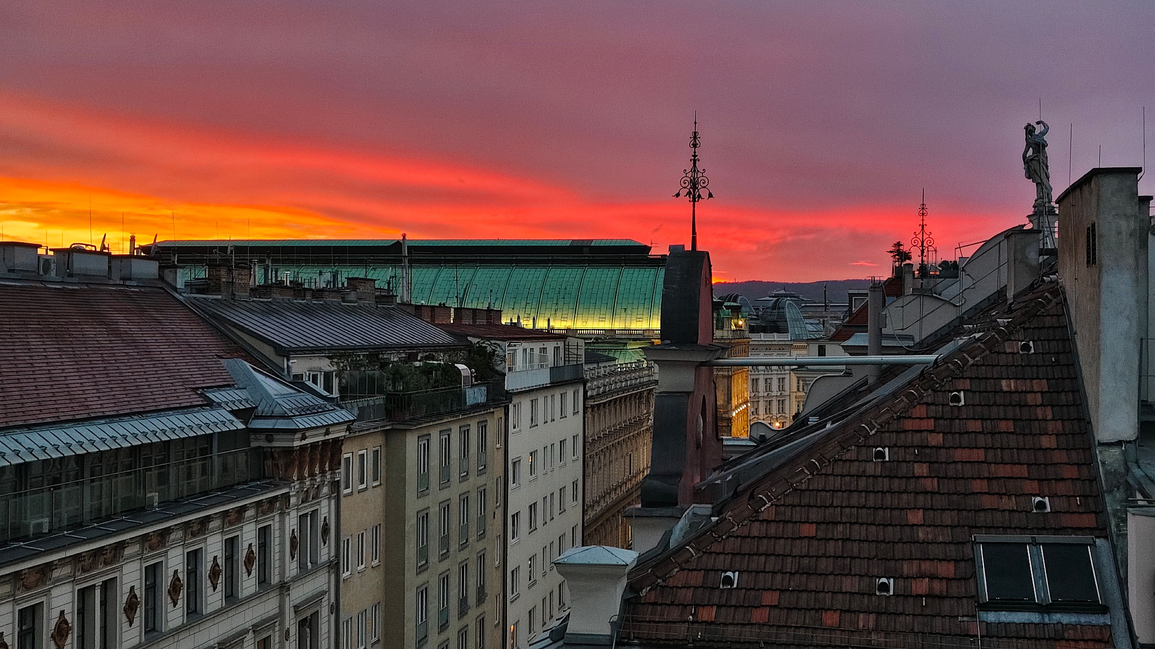 Kleines Manko der Kamera: Es gibt kein eigenes Tele. Der Sonnenuntergang in Wien sieht aber auch mit 2 x Digitalzoom gut aus.