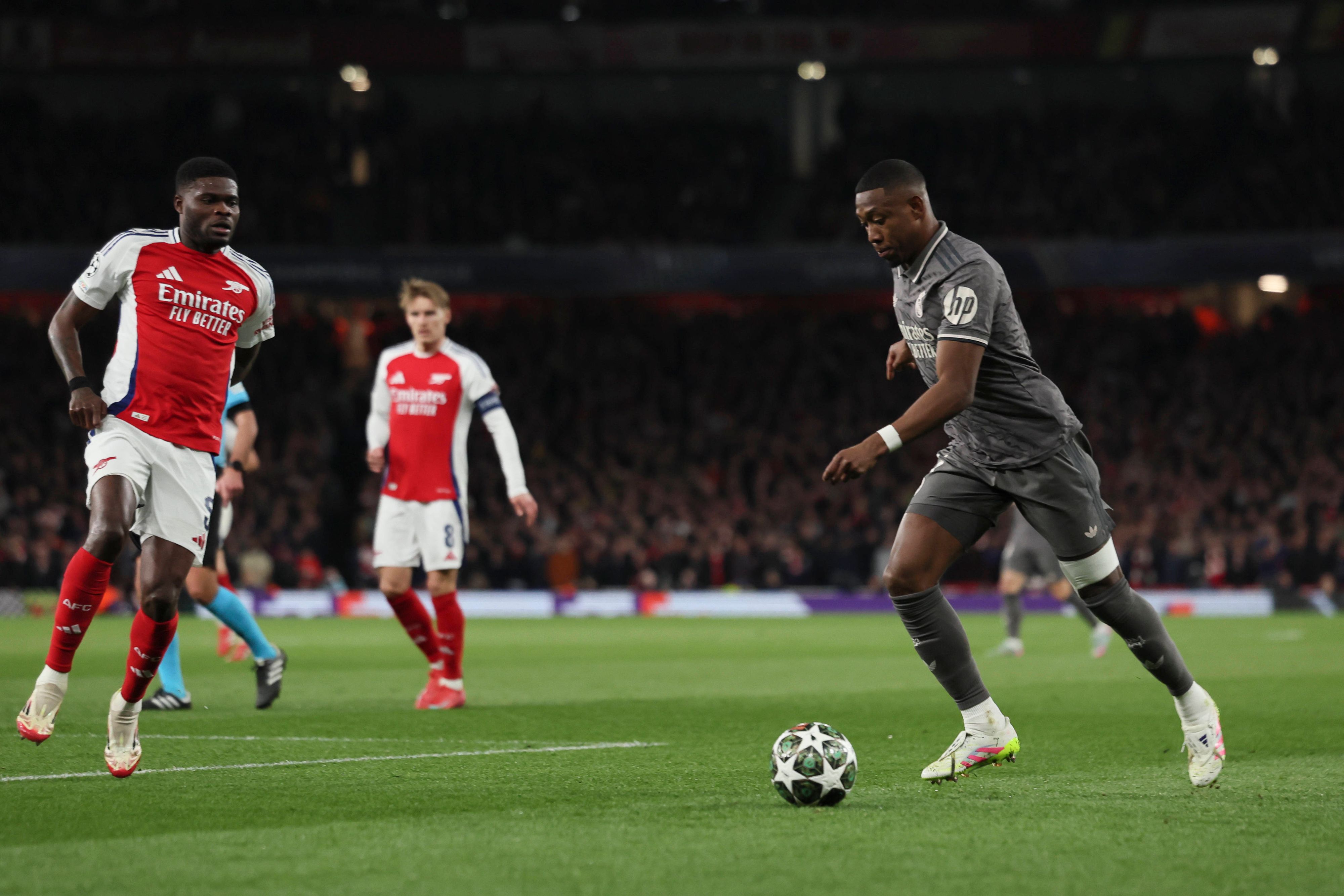 David Alaba (r.) will mit Real ins Halbfinale.