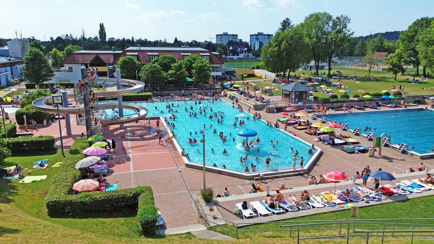 Für das Freibad in Laakirchen (Bez. Gmunden) werden drei Bademeister gesucht.