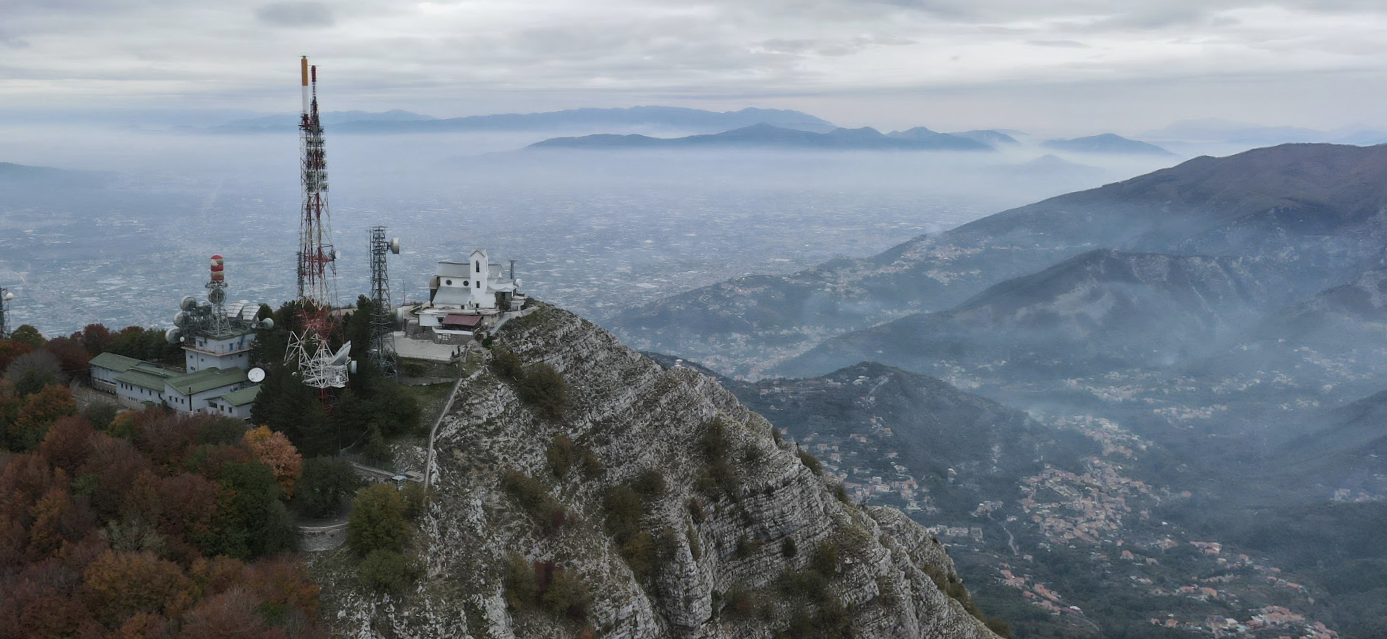 Eine Seilbahn am Monte Faito in Italien ist verunglückt und abgestürzt.