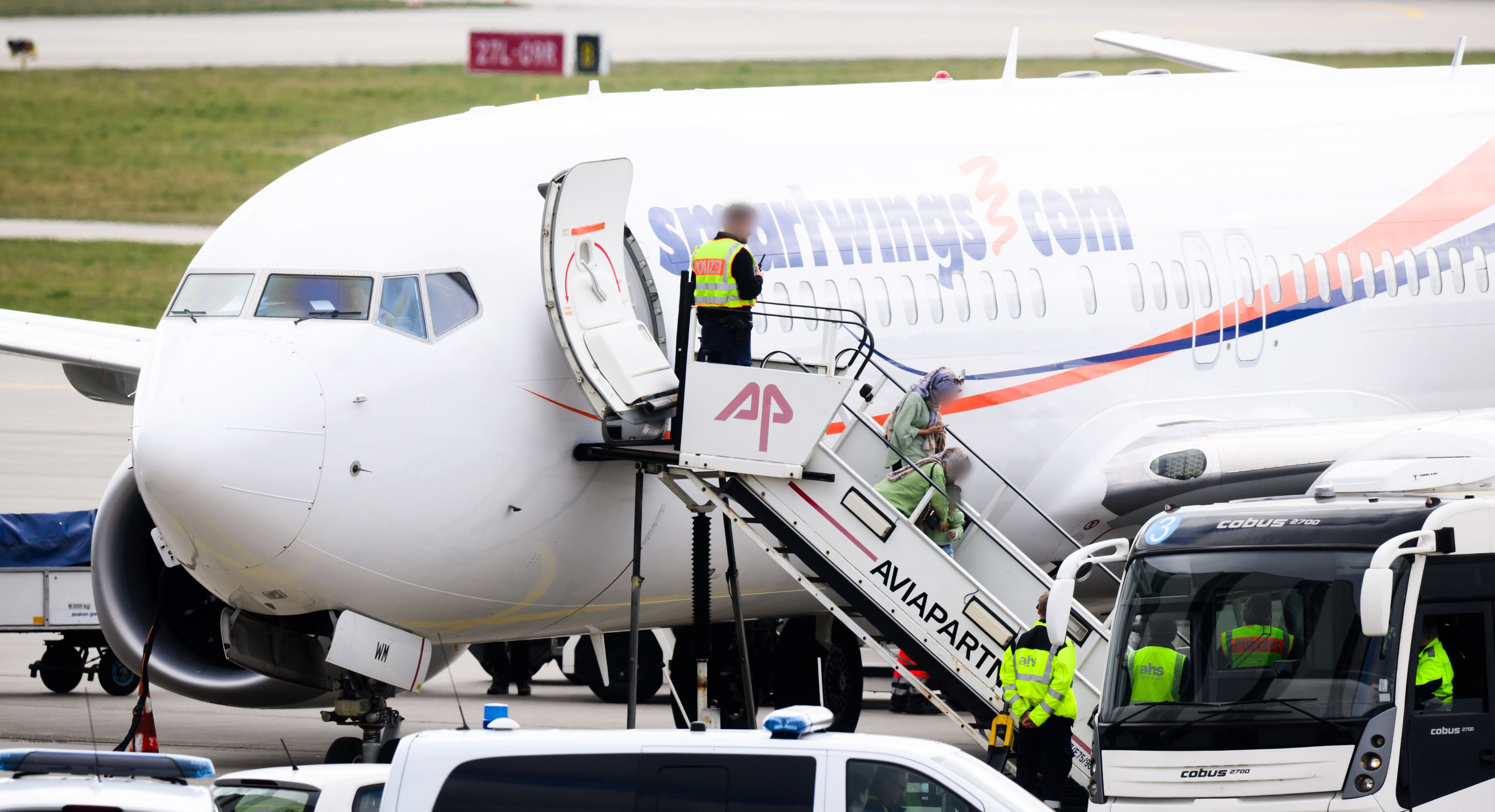 Am Flughafen Leipzig landete erneut ein Flieger mit besonders gefährdeten Afghanen an Bord. (Symbolbild)