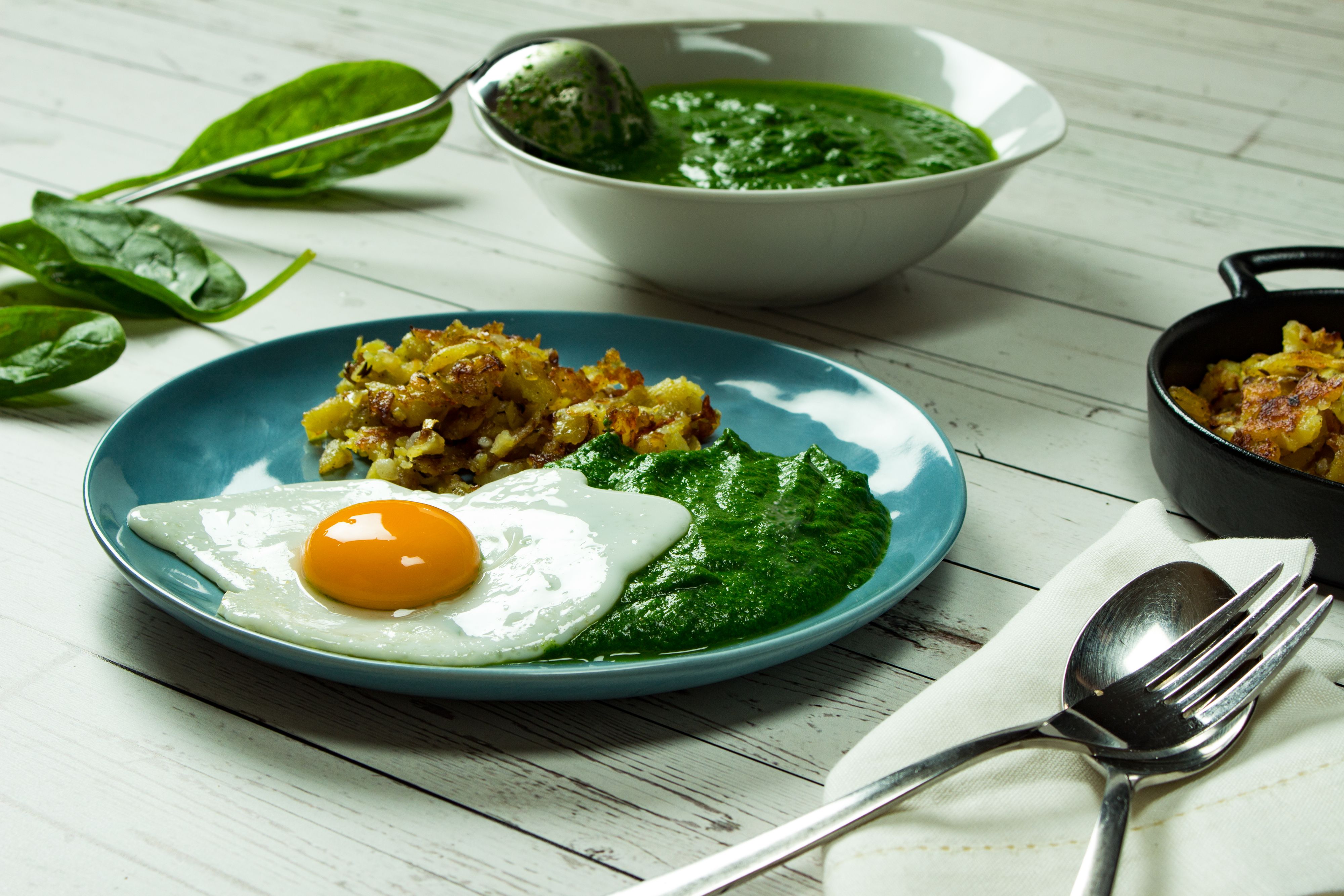 Am Gründonnerstag kommt in vielen Haushalten in Österreich Spinat auf den Teller.