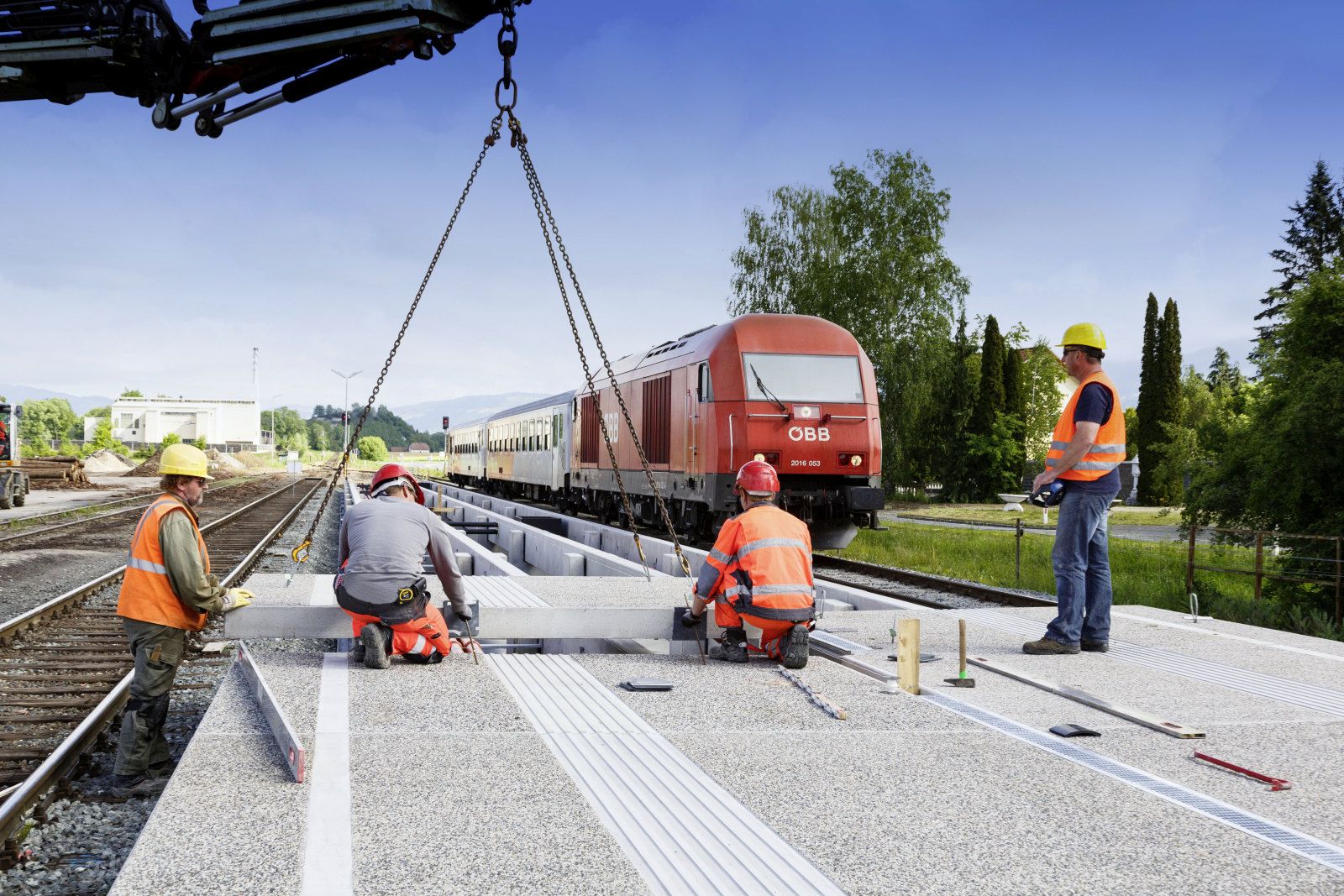 Die ÖBB modernisieren das Schienennetz überall in Österreich. Die Folgen: Großbaustellen, Streckensperrungen und Fahrplanänderungen.
