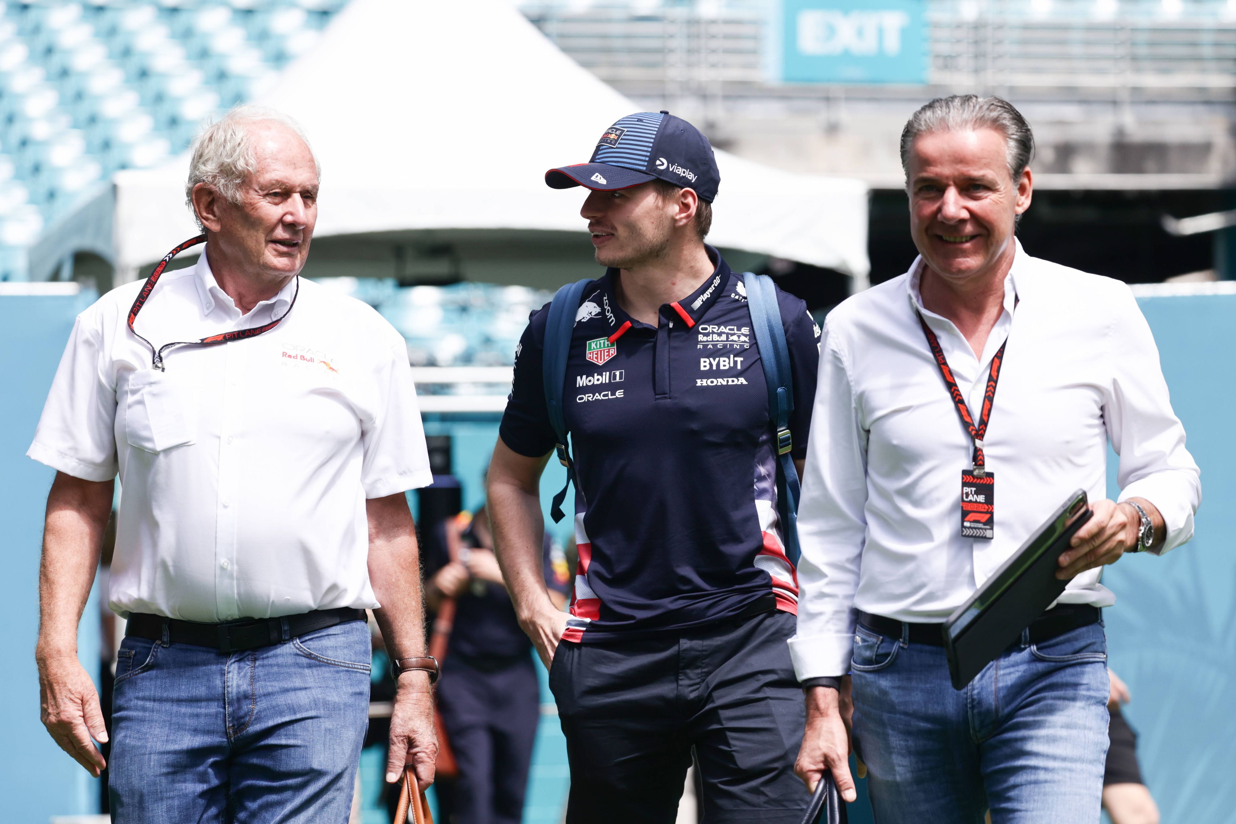 Max Verstappens Manager Raymond Vermeulen diskutierte wutentbrannt mit Red-Bull-Berater Helmut Marko. 