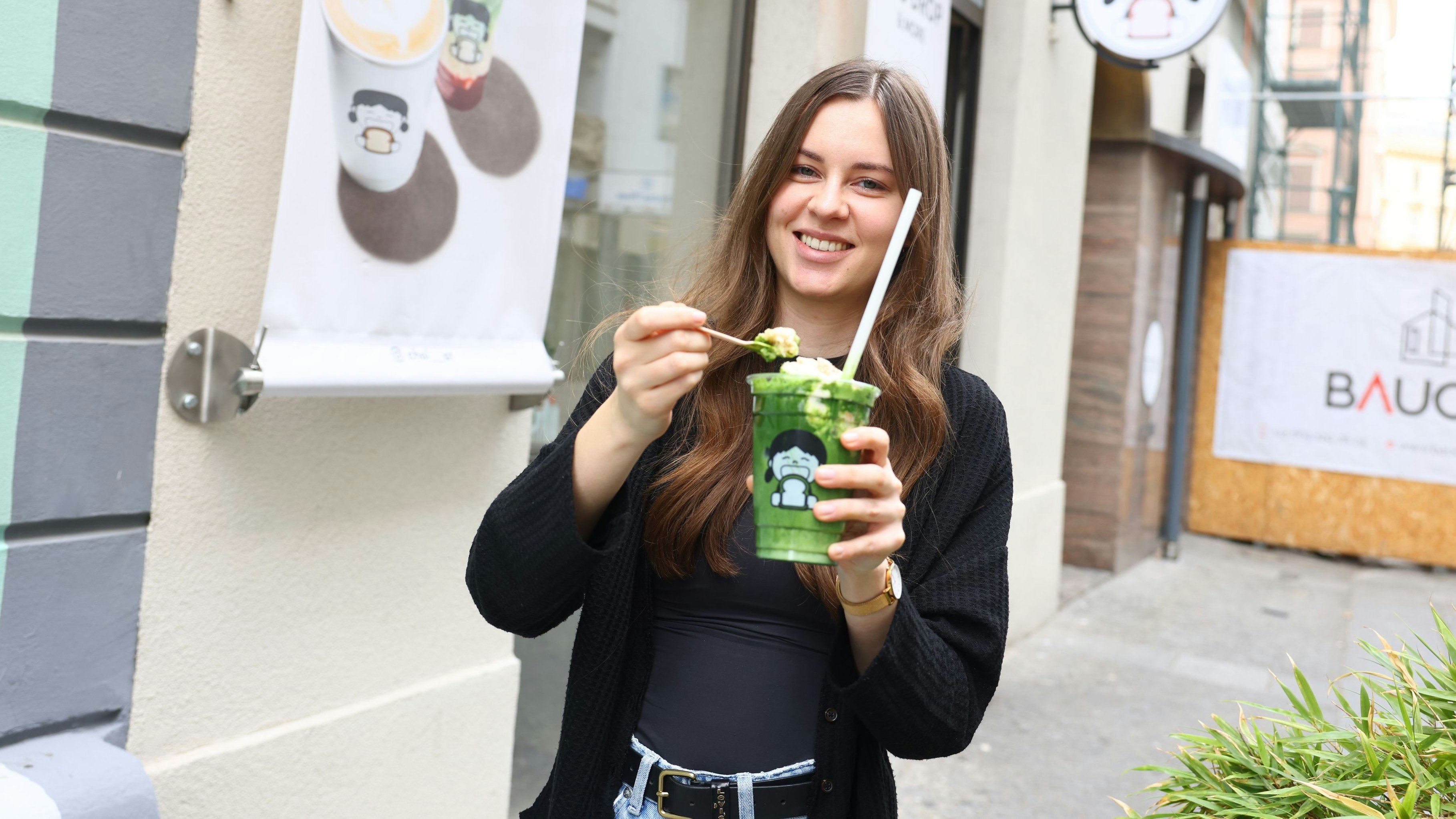 Süß, grün, viral – Matcha mit Pudding ist Hype im Netz