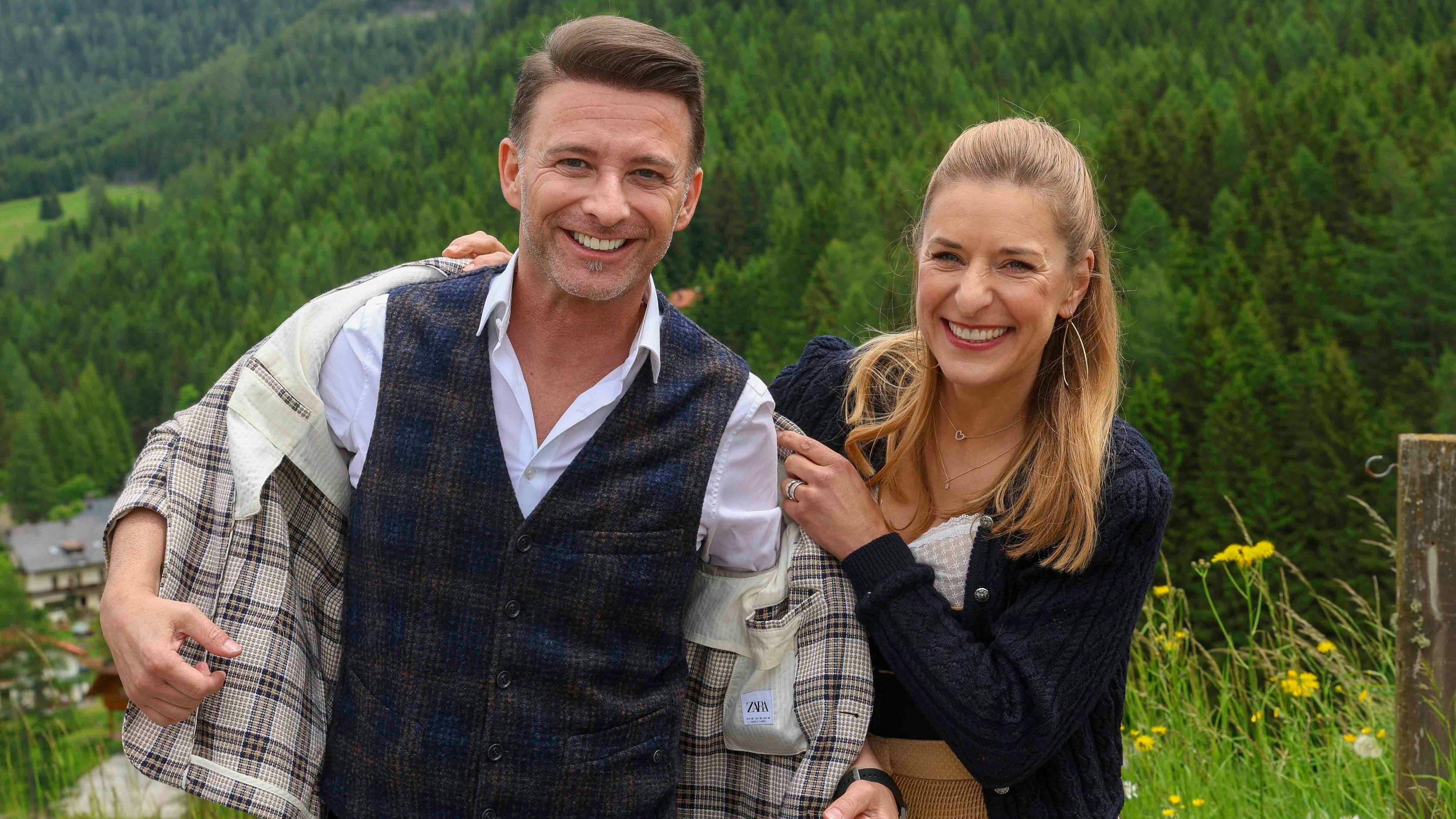 Download von www.picturedesk.com am 17.04.2025 (16:17).  13.06.2024, Bad Kleinkircheim, AUT, Unterwegs in Kärnten, Reportage, Wenn die Musi Spielt 2024, im Bild Marco Ventre, Stefanie Hertel, Pressefoto Scharinger 2024, D. Scharinger - 20240614_PD20049 - Rechteinfo: Rights Managed (RM) Nur fÃ¼r redaktionelle Nutzung!