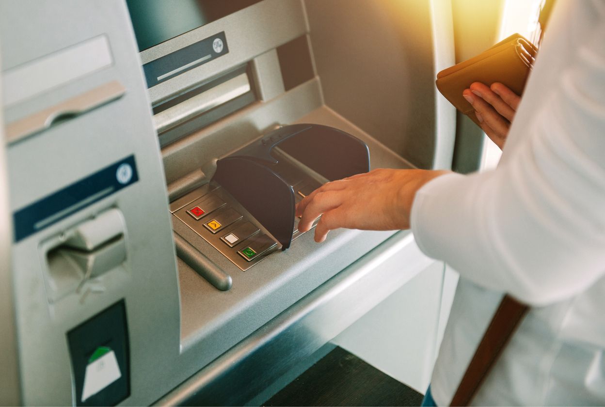 Es kann zu Einschränkungen bei Zahlungen mit der Bankomatkarte kommen. (Symbolbild)