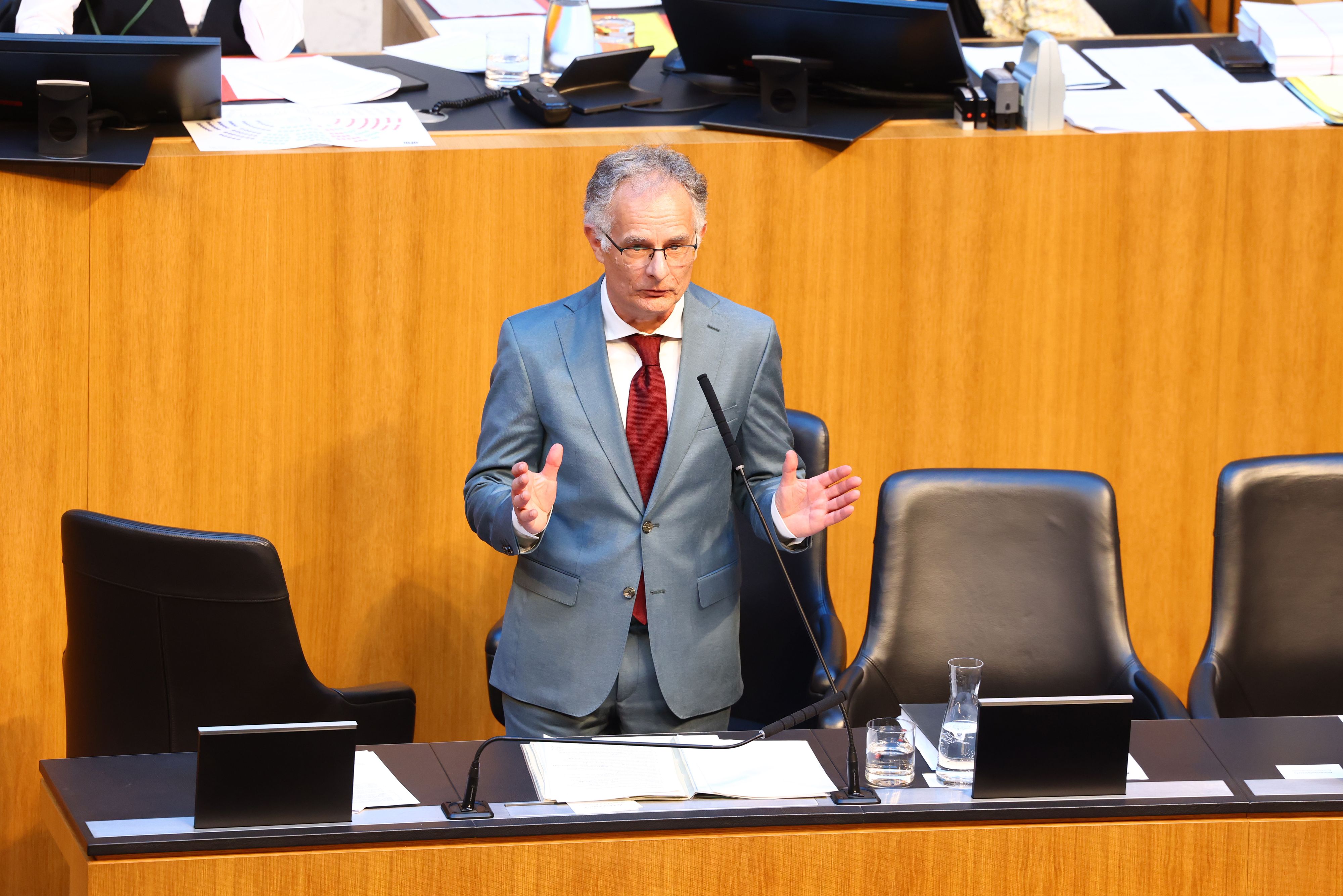 Finanzminister Markus Marterbauer (SPÖ) wird am 13. Mai im Parlament das Doppelbudget 2025/26 präsentieren.