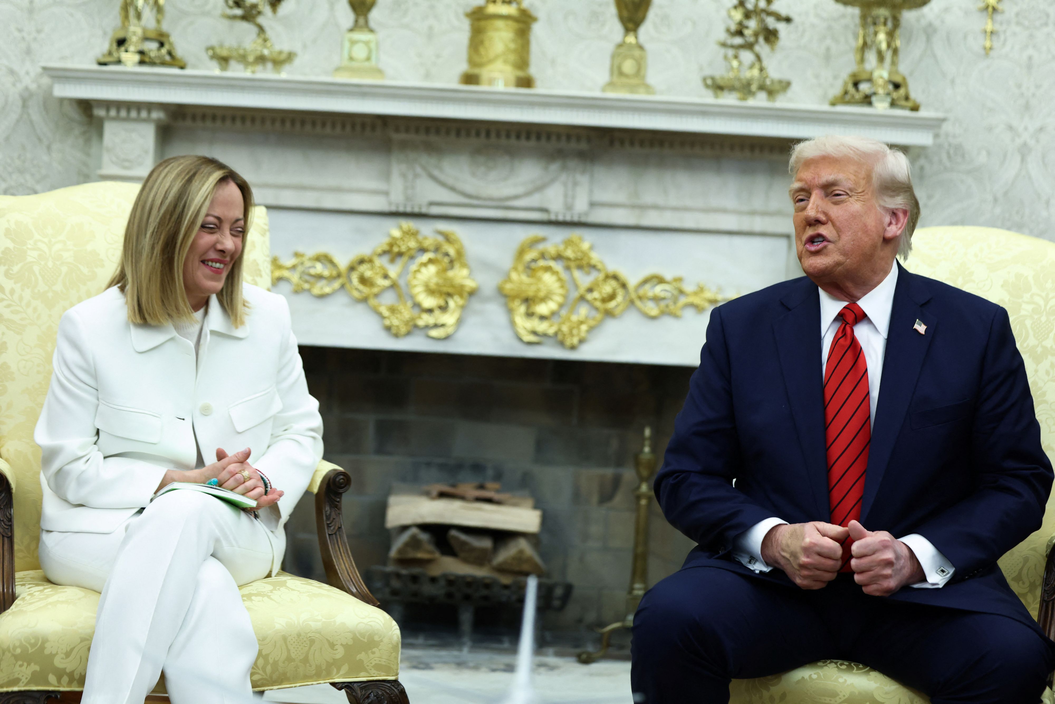 Giorgia Meloni traf US-Präsident Donald Trump am 17. April 2025, um sich für eine zollfreie Handelszone zwischen Europa und den USA einzusetzen – ein Anliegen, das für Italien wirtschaftlich besonders wichtig ist.