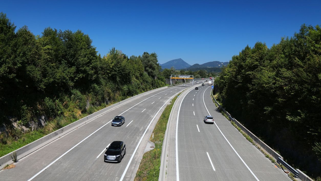 Heute.at - Steirer muss wegen Behördenpanne zu Fuß über die A9