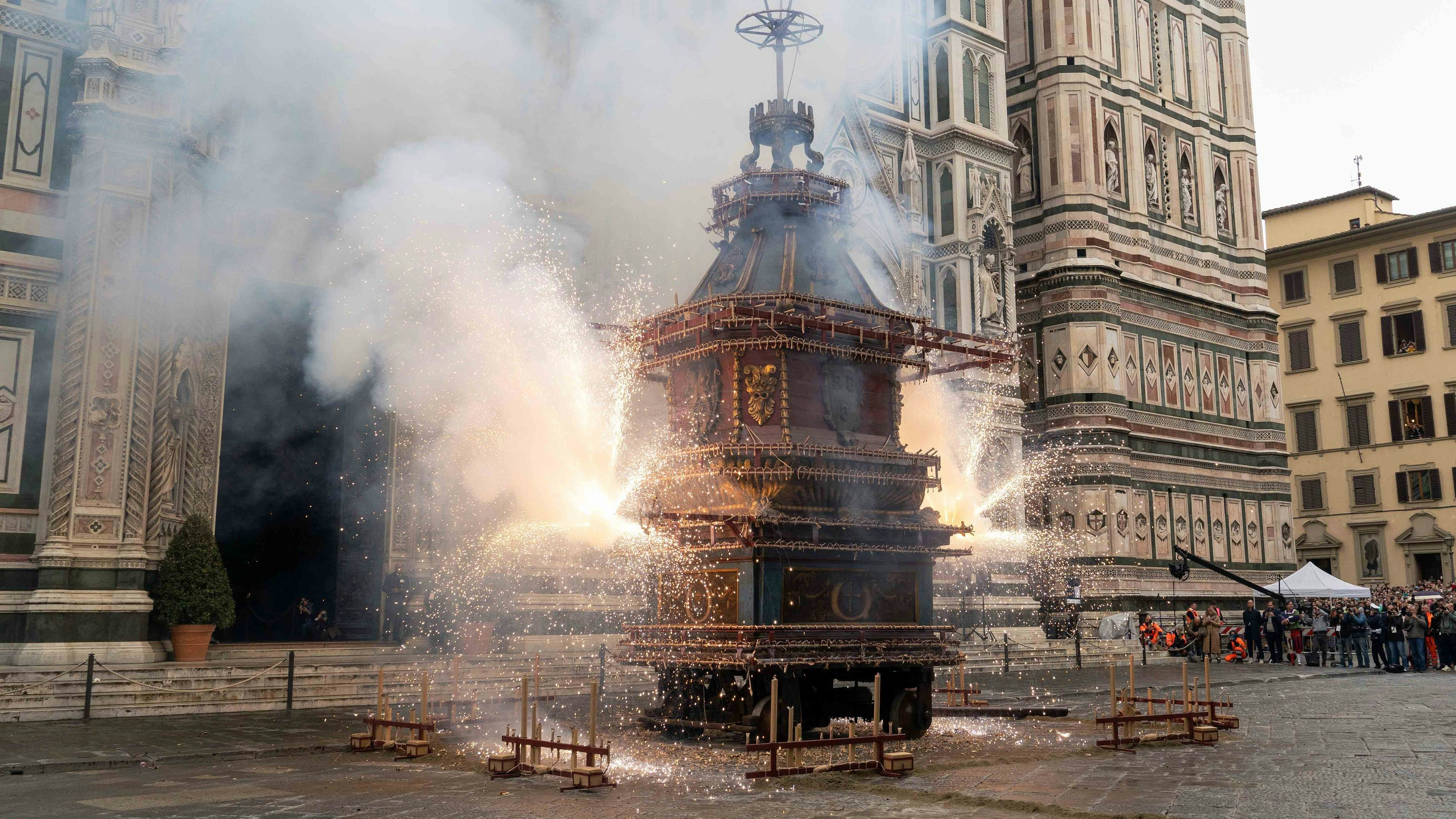 In Florenz ist am Ostersonntag "Scoppio del Carro" angesagt.