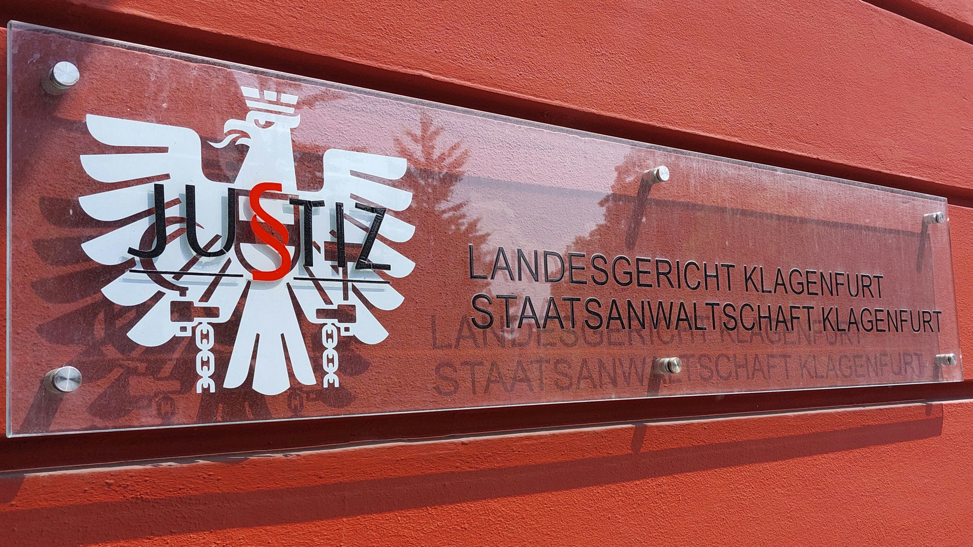 Heute.at - 13-Jährige bei Badeteich missbraucht – Prozess beginnt