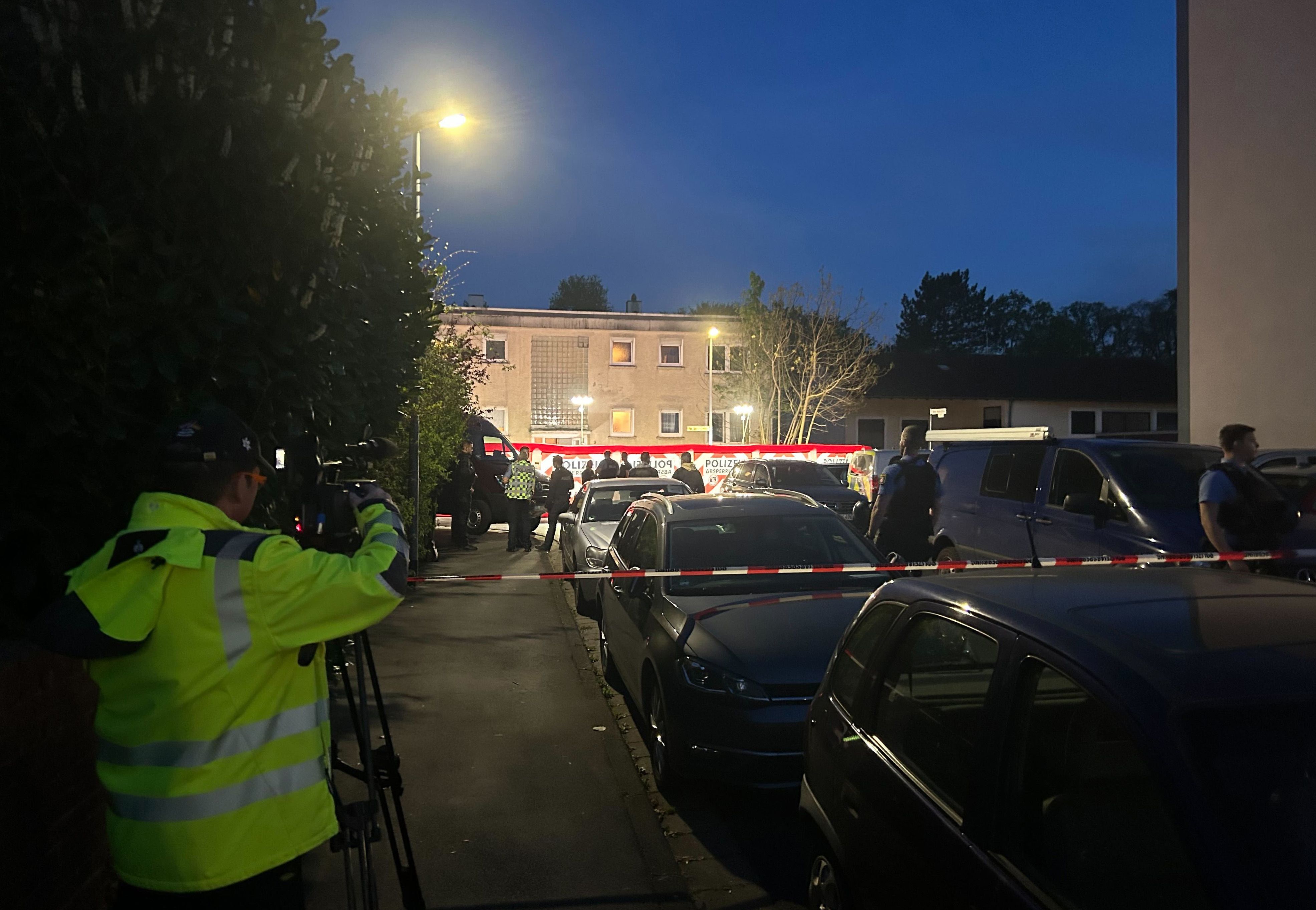 In der hessischen Kleinstadt Bad Nauheim sind am Karsamstag zwei Menschen durch Schüsse getötet worden. 