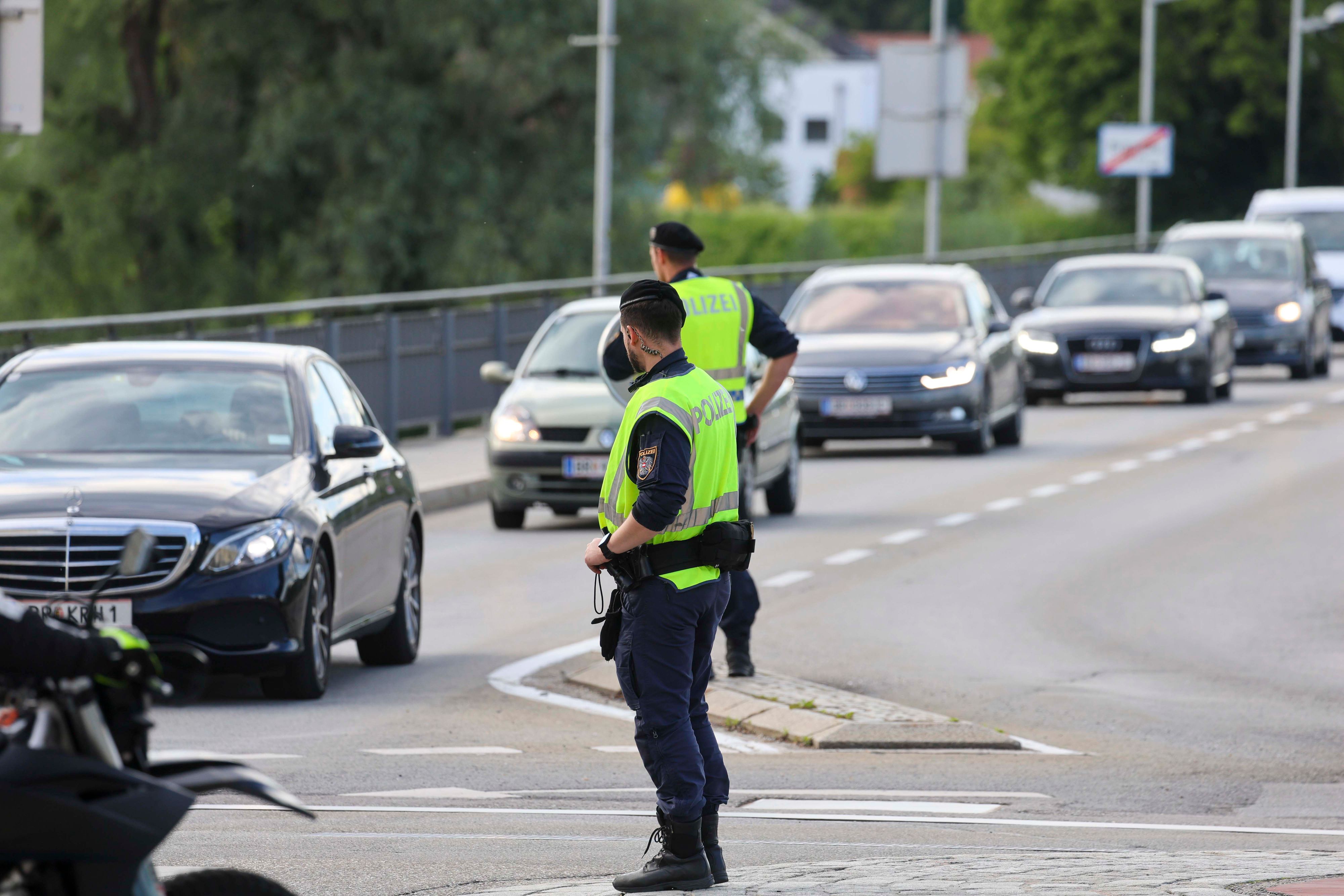 Dem Lenker wurde an Ort und Stelle der Führerschein abgenommen. (Symbolbild)