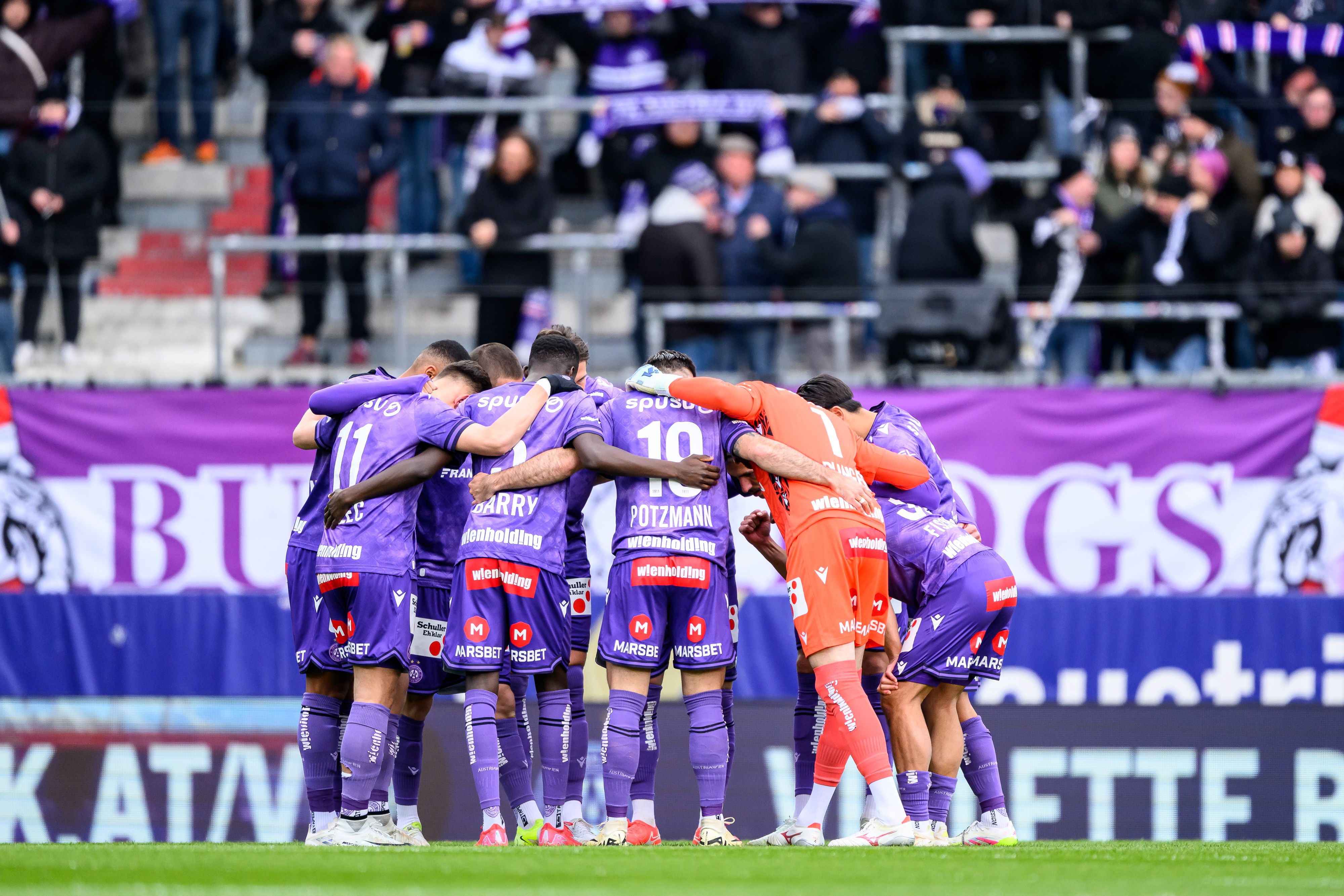 Die Austria-Spieler: Vor dem Altach-Spiel ruft der Klub gemeinsam mit dem Roten Kreuz zur Stammzellenspende im Stadion auf.