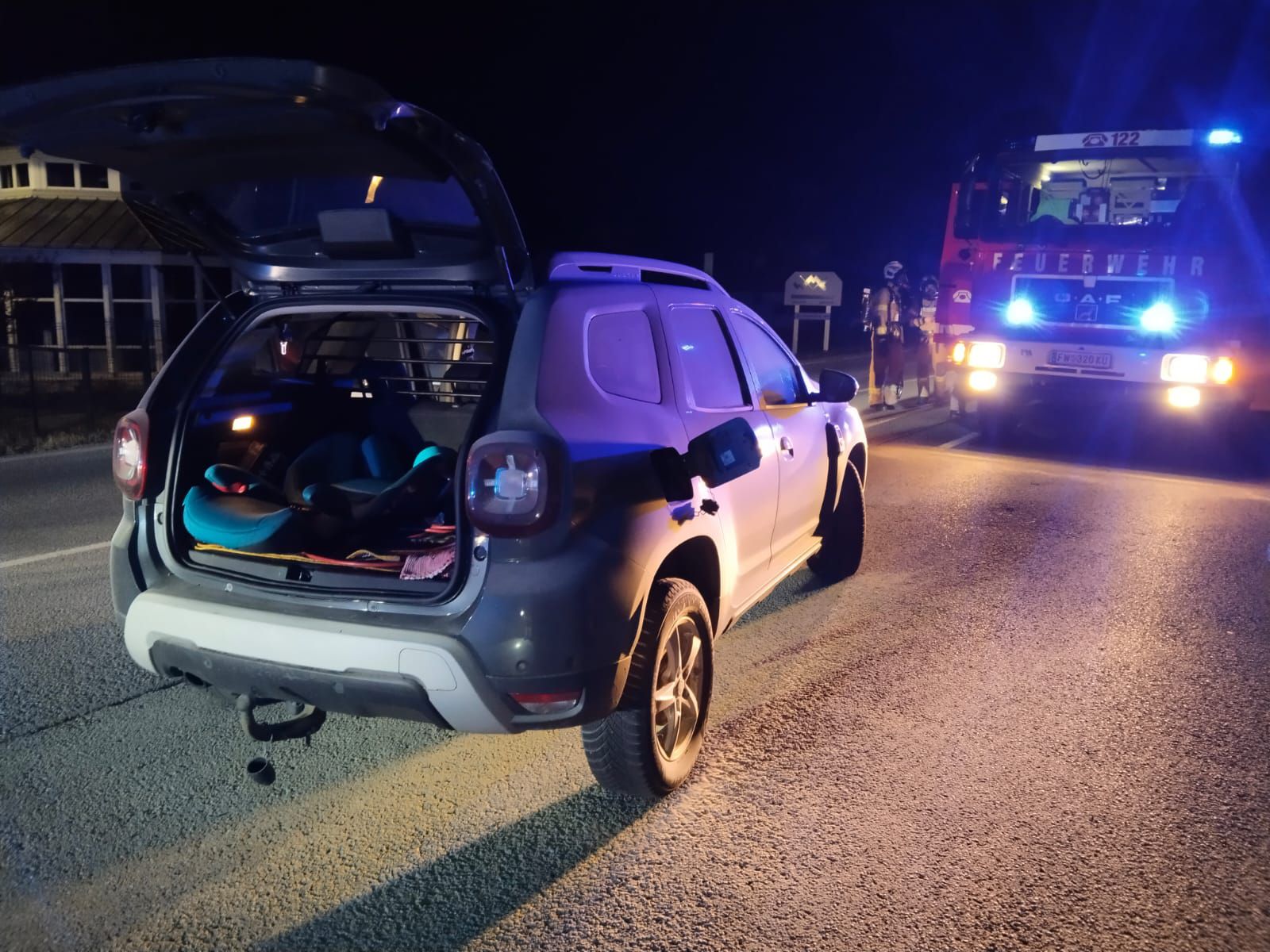 Der Bursche soll versucht haben, das Auto anzuzünden.