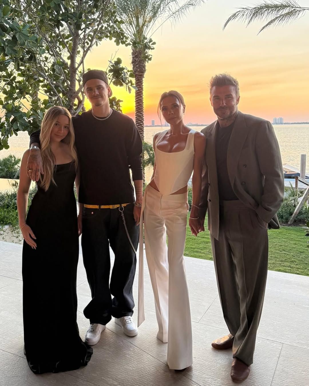 Harper, Romeo, Victoria und David Beckham anlässlich des 51. Geburtstags von Victoria.